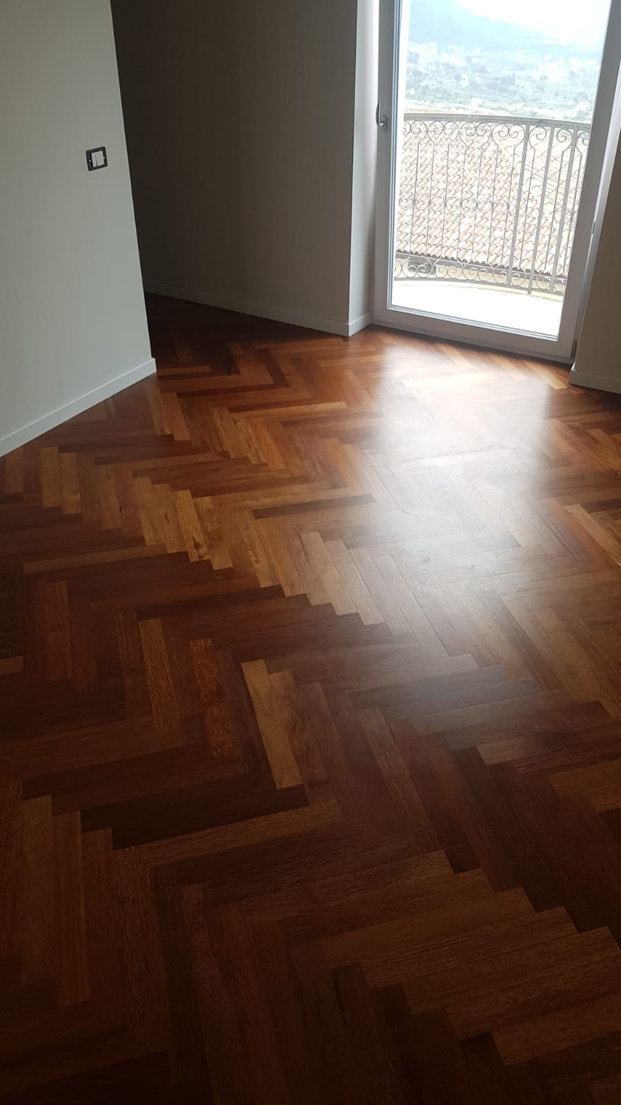 La Bellezza Del Merbau: Un Capolavoro A Spina Italiana Realizzato Da Pasquale Sapio