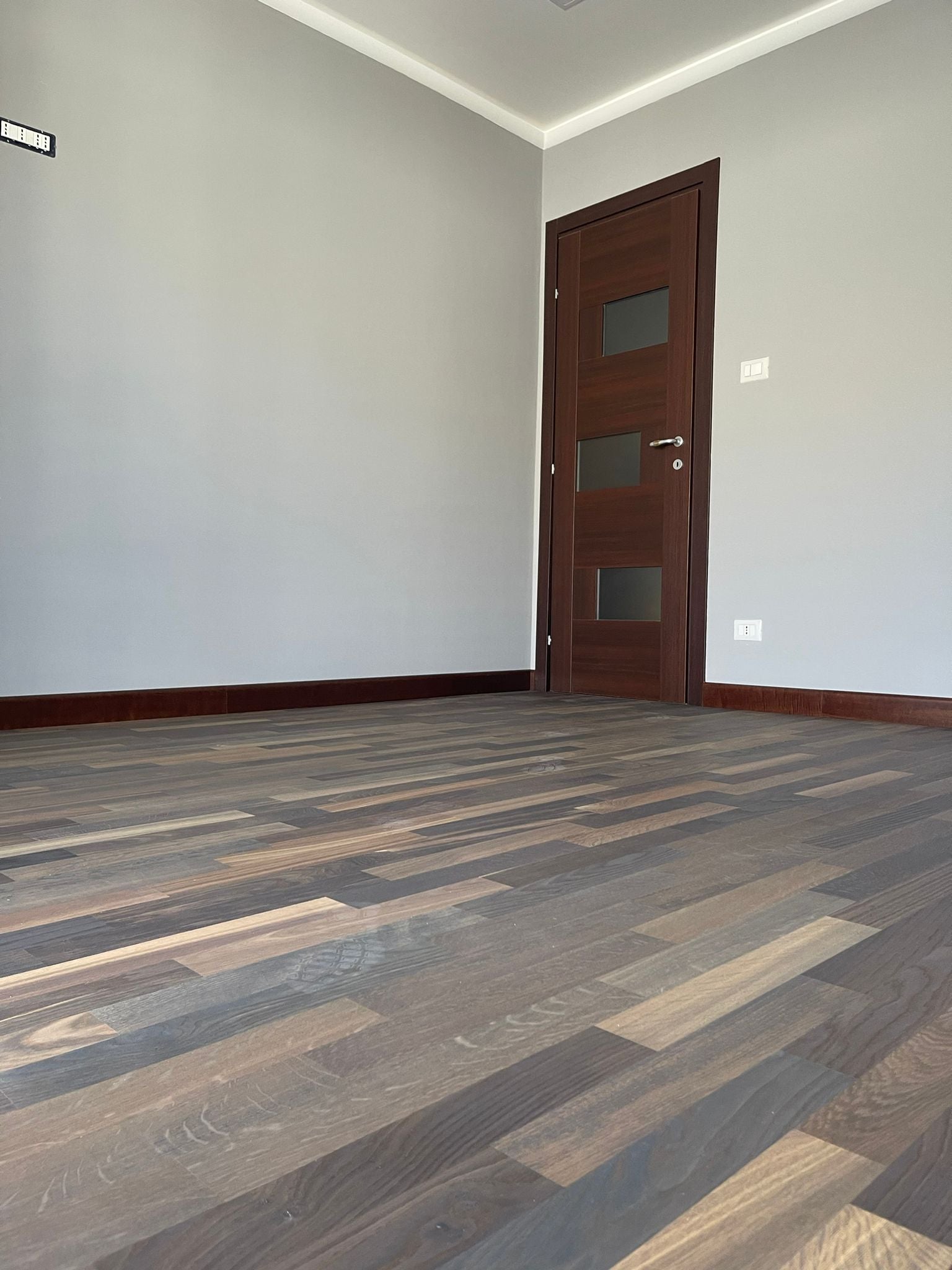 Trasformazione Elegante a Grottaminarda: Il Parquet in Rovere Fumé "Farina" di Bauwerk