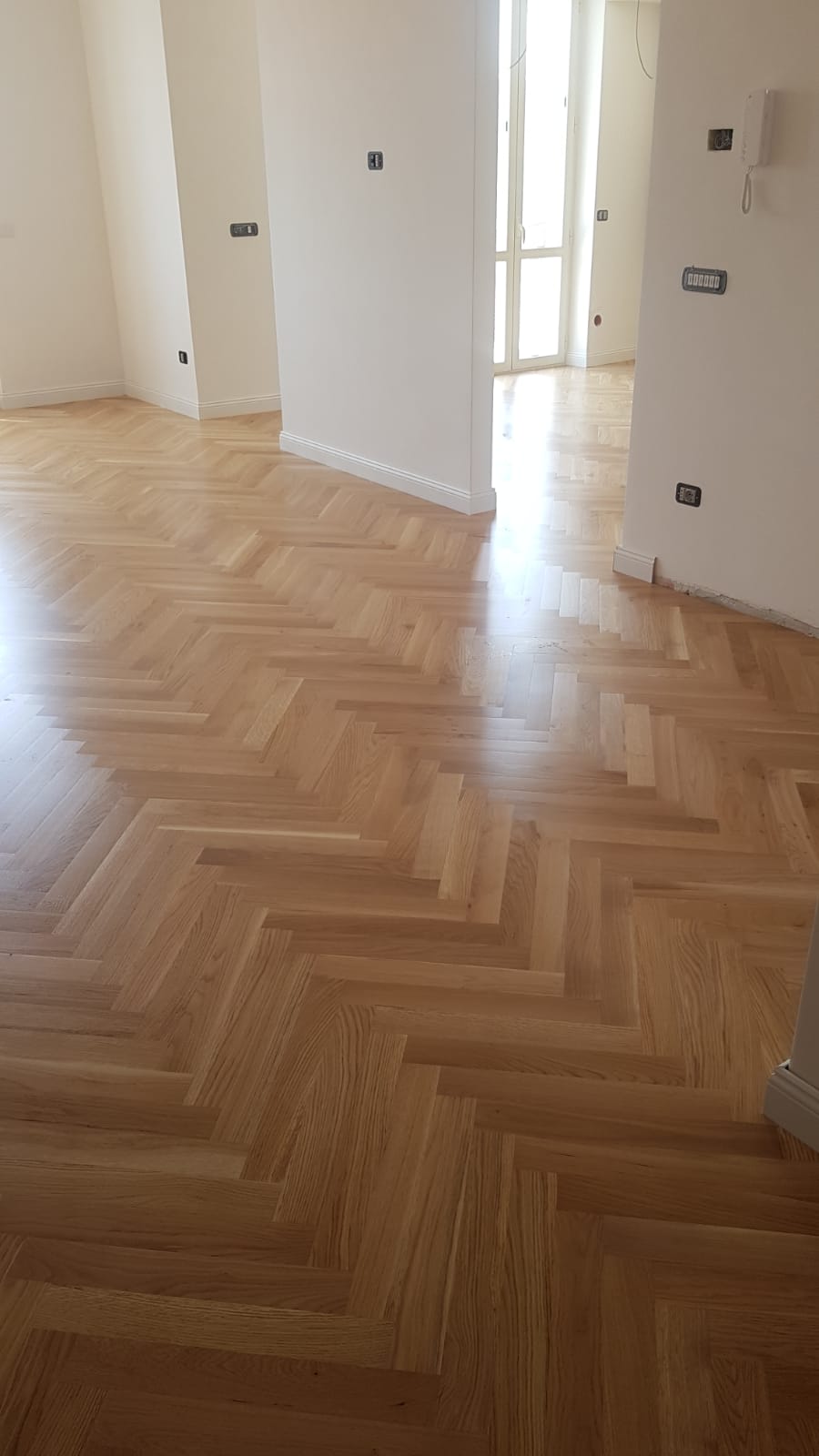 Un Nuovo Capolavoro in Parquet: Spina Italiana Listello Allegro di Haro - Posato con Maestria ad Avellino