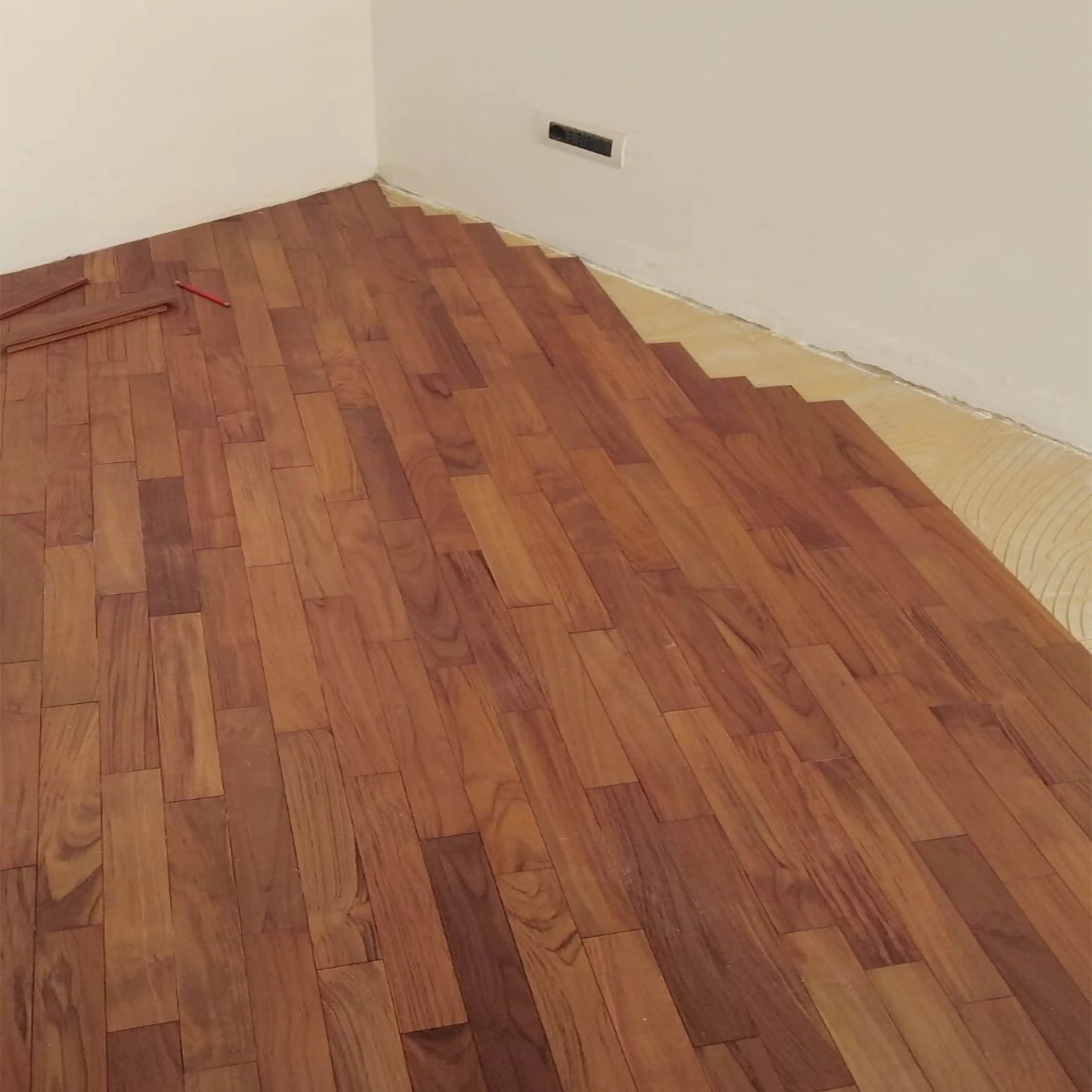 Stiamo posando un nuovo parquet in Teak! - Eternal Parquet