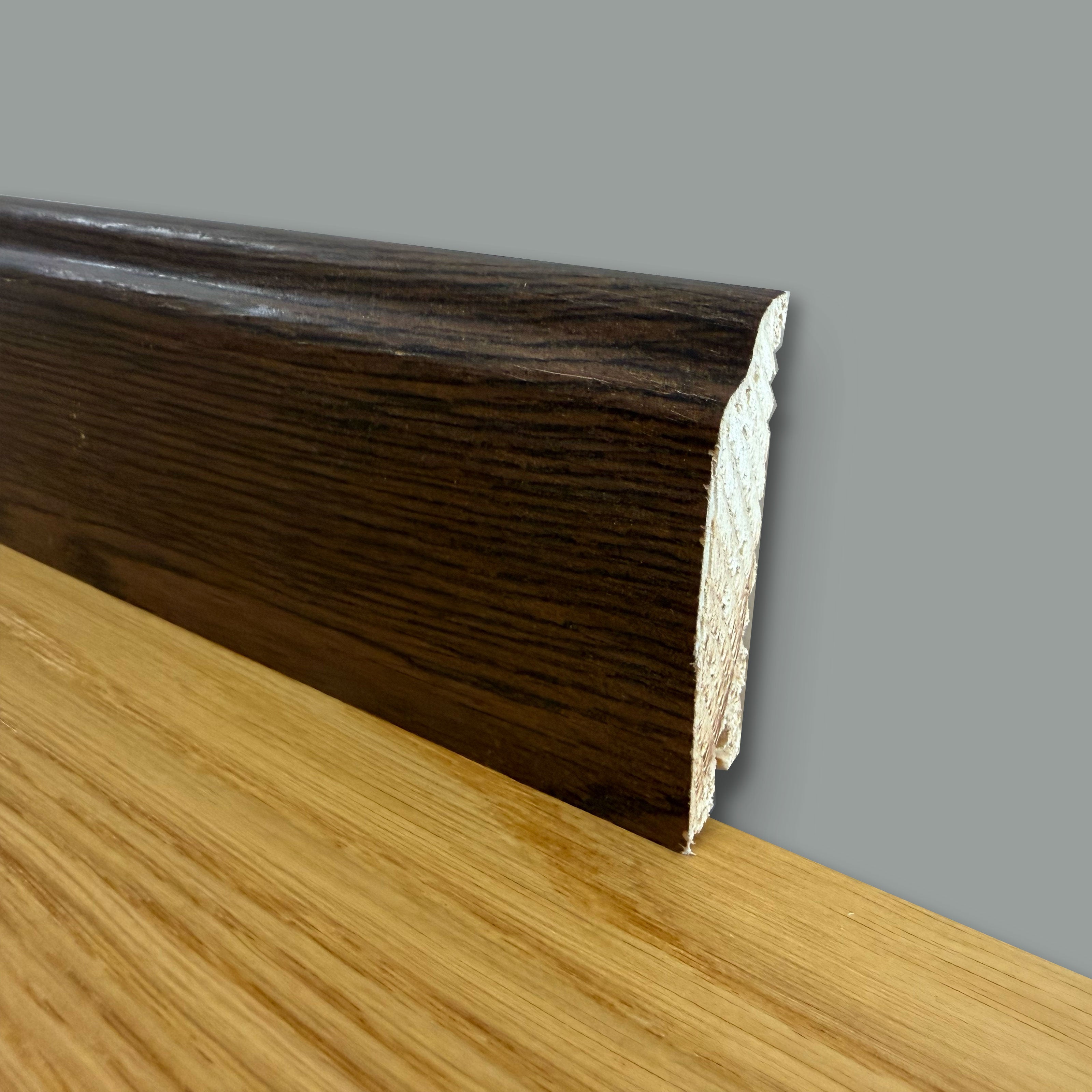 BATTISCOPA DUCALE in legno MASSELLO impiallacciato VERO LEGNO DI ROVERE T.NOCE SCURO 80x15 verniciato opaco poro aperto (prezzo al metro) - Eternal Parquet