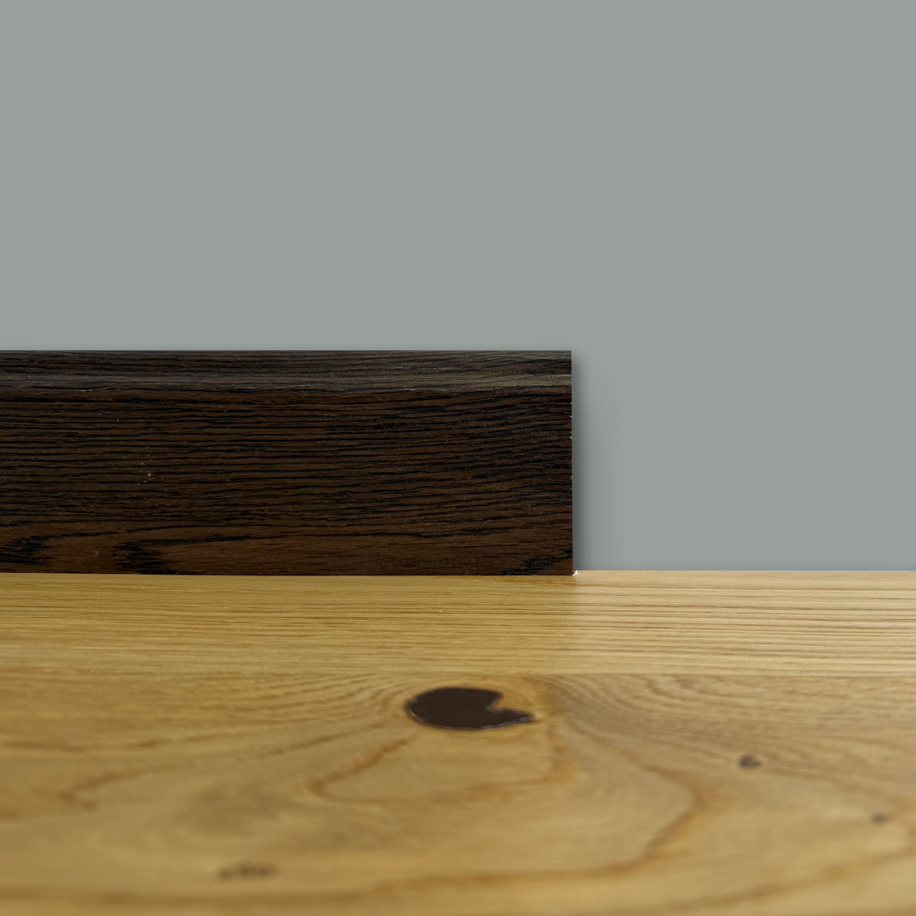 BATTISCOPA DUCALE in legno MASSELLO impiallacciato VERO LEGNO DI ROVERE T.NOCE SCURO 80x15 verniciato opaco poro aperto (prezzo al metro) - Eternal Parquet