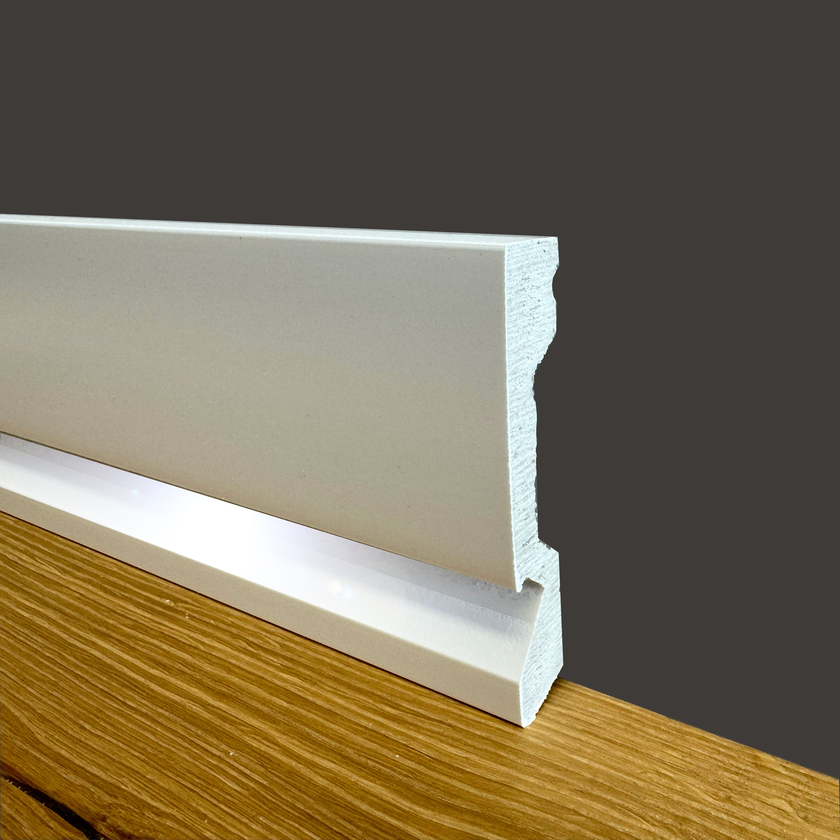 bancale da 100,8ml di Battiscopa SQUADRATO incasso LED in POLIMERI FeelingWood-HD 100x18mm - BIANCO - Eternal Parquet