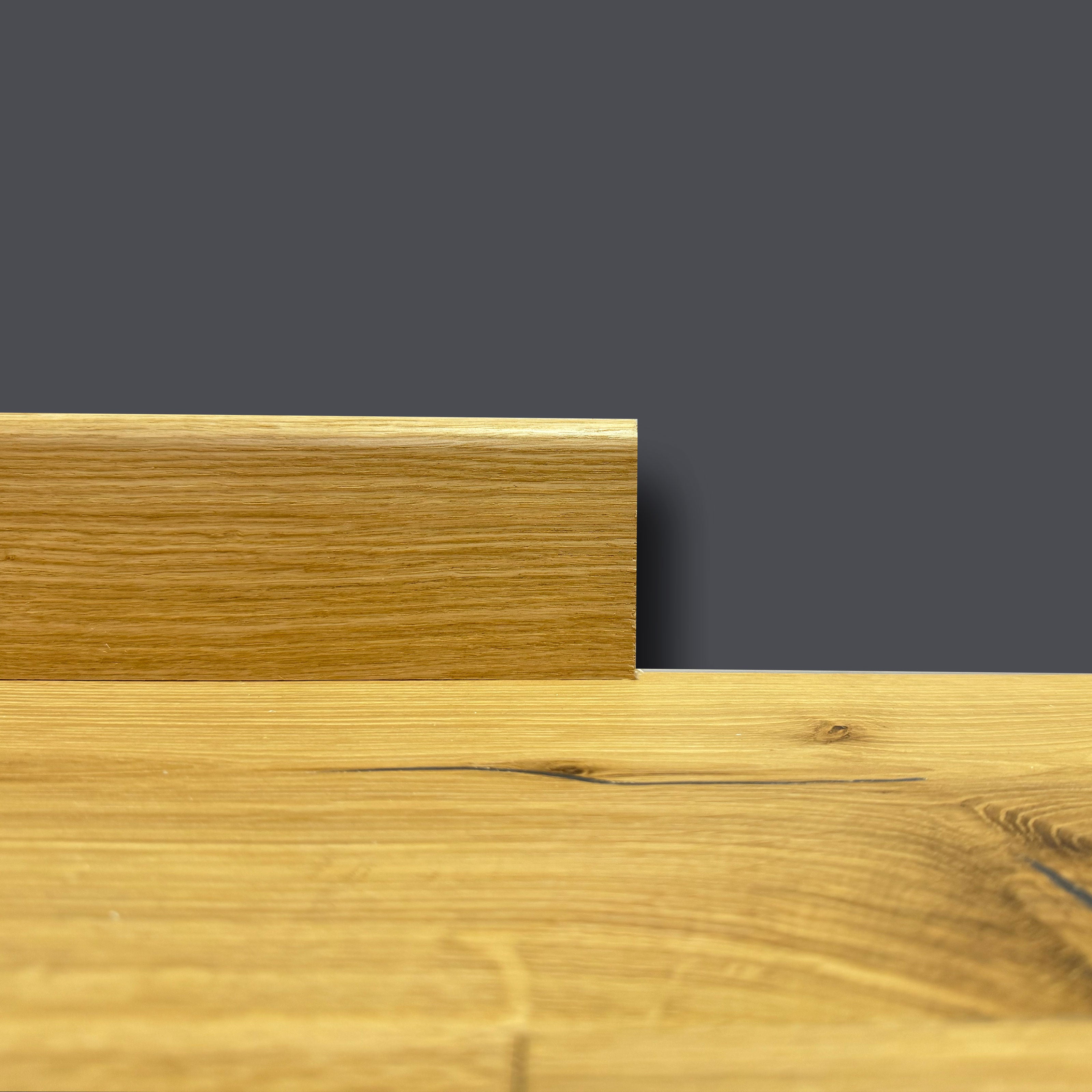 BATTISCOPA BC in legno MASSELLO impiallacciato VERO LEGNO DI ROVERE 70x10 verniciato opaco poro aperto - Eternal Parquet