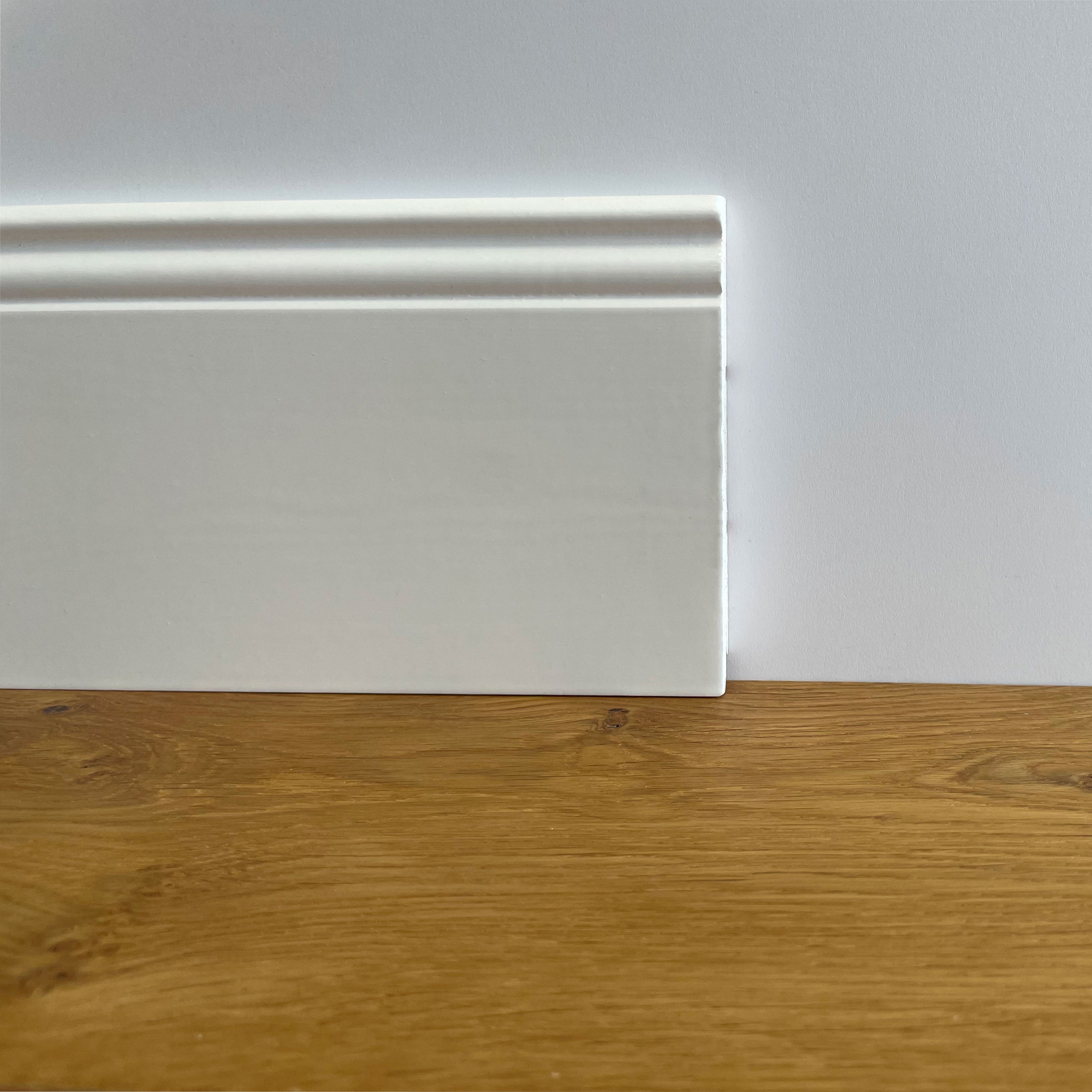 100ml di Battiscopa PREMIUM in legno MASSELLO mod.DUCALE 120x15 laccato bianco - Eternal Parquet