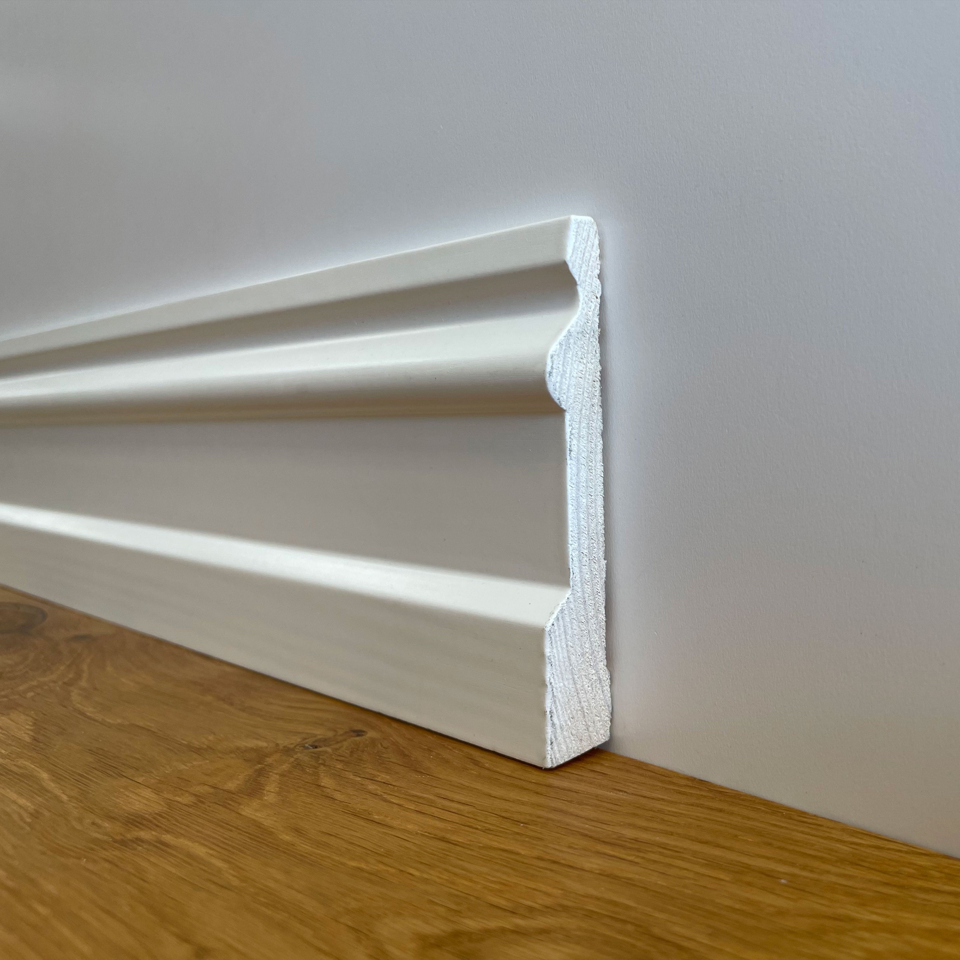 Battiscopa PREMIUM in legno MASSELLO mod. INGLESE 95x15 laccato bianco liscio (prezzo al metro) - Eternal Parquet