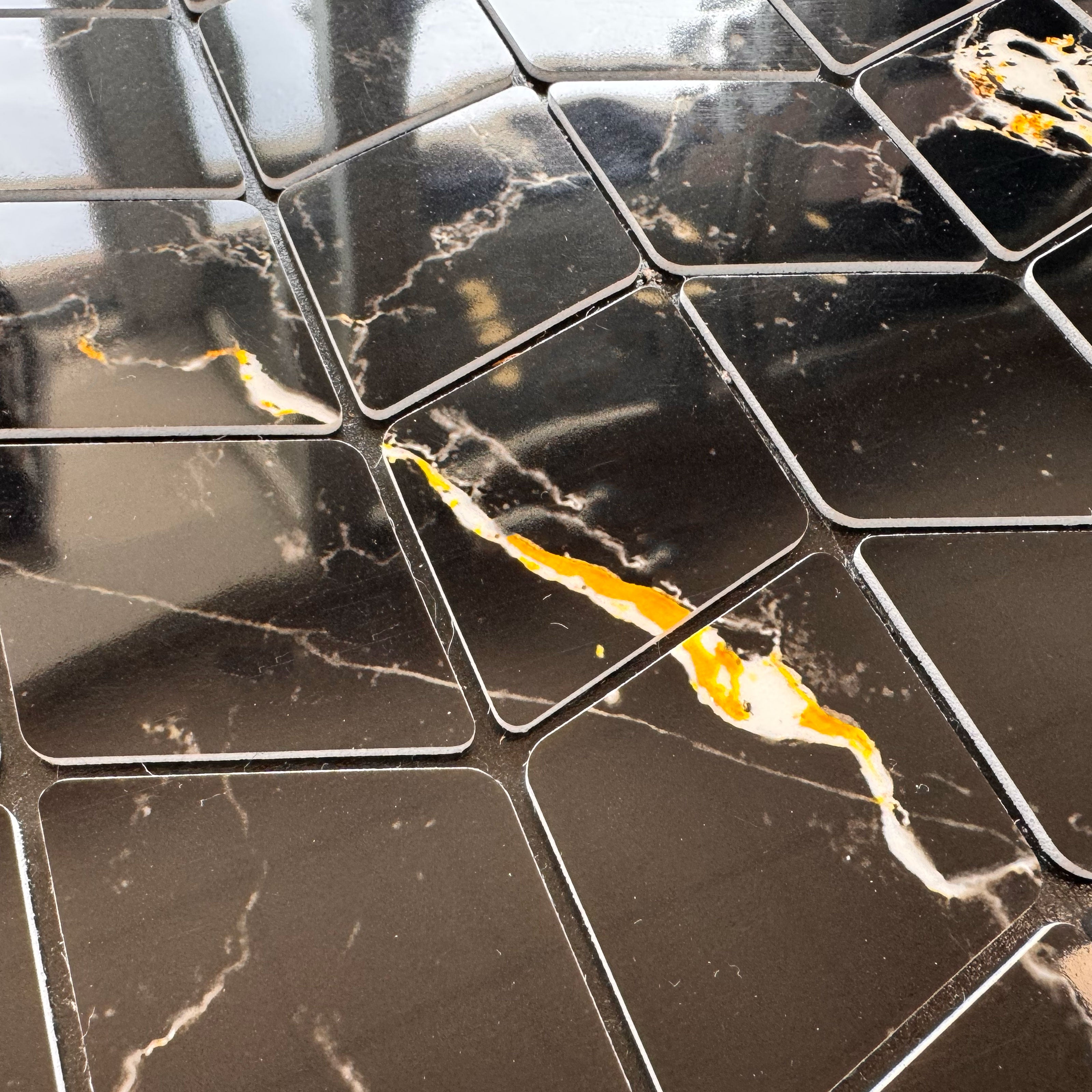 Piastrelle 3D Autoadesive in PET acustiche e isolanti 30x30cm (4mm spessore) ROMBI Marmo nero - Eternal Parquet