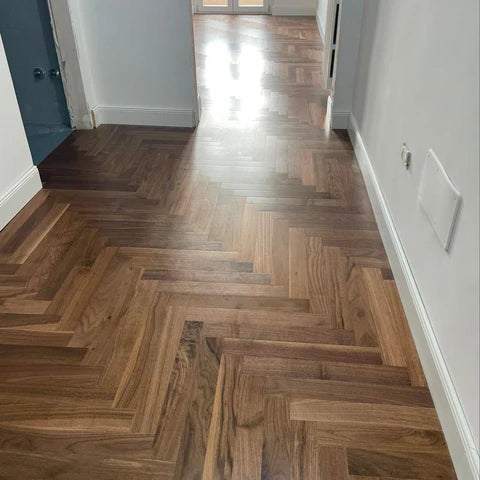 €39,90mq ***STOCK*** Bancale 56 mq di Prefinito HARO, rovere Allegro 10x70x490 Noce Americano vernice spina - Eternal Parquet