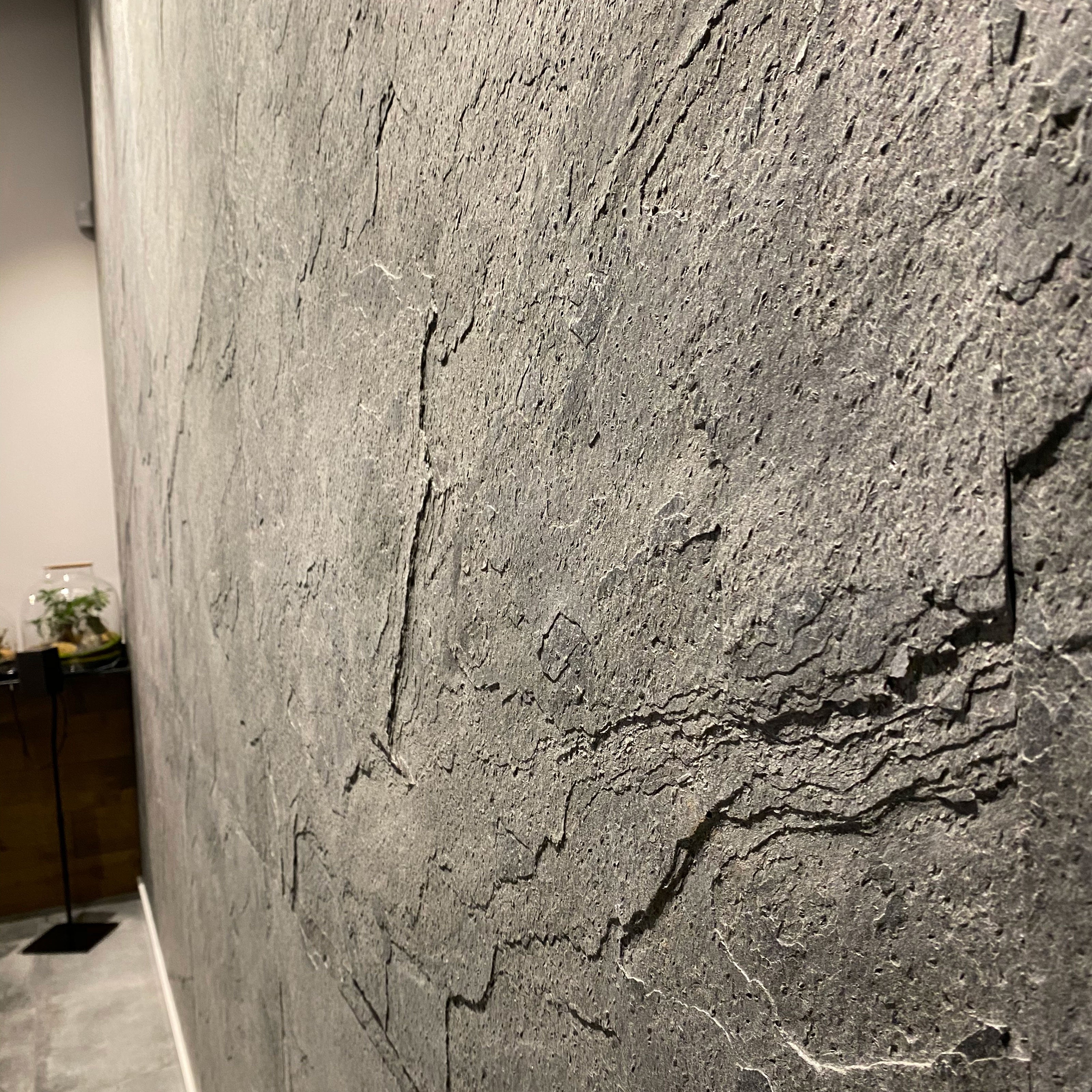 pannello rivoluzionario di Rivestimento interno-esterno in VERA PIETRA flessibile 61x122x0,3cm ANTRACITE - Eternal Parquet