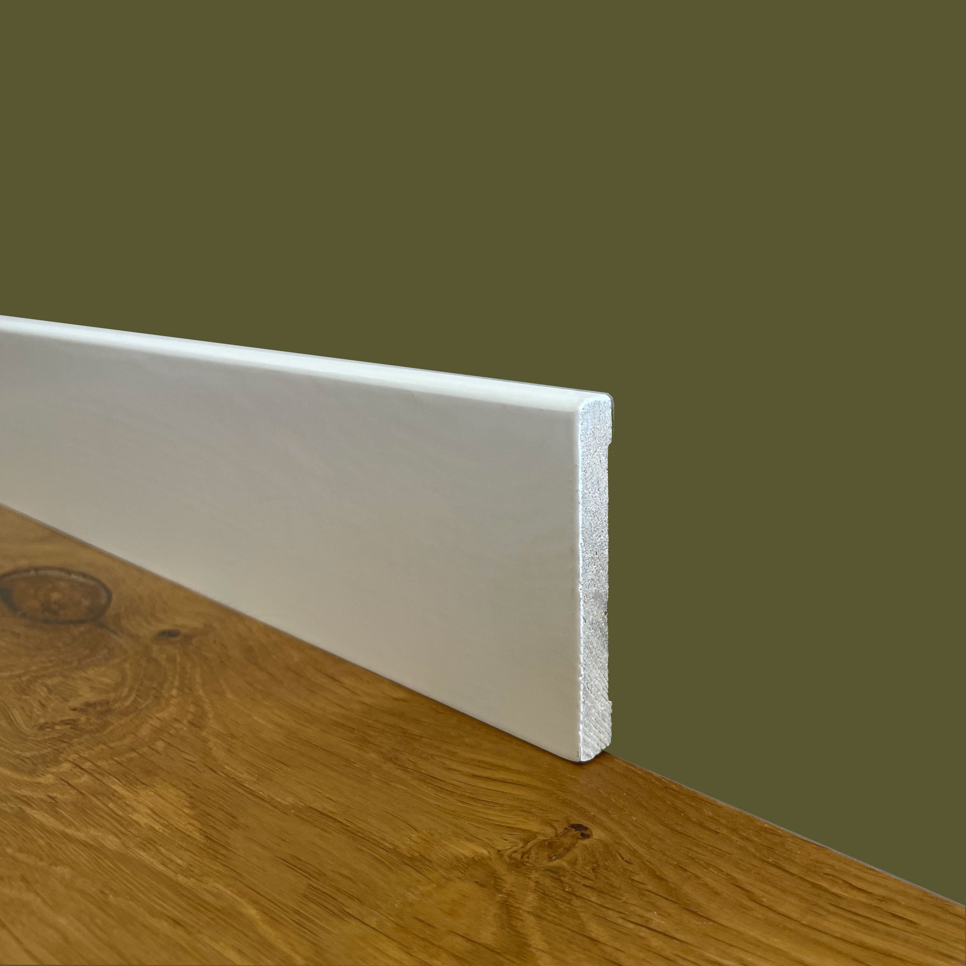 Battiscopa PREMIUM in legno MASSELLO squadrato 70x10 laccato bianco liscio (prezzo al metro) Eternal Parquet