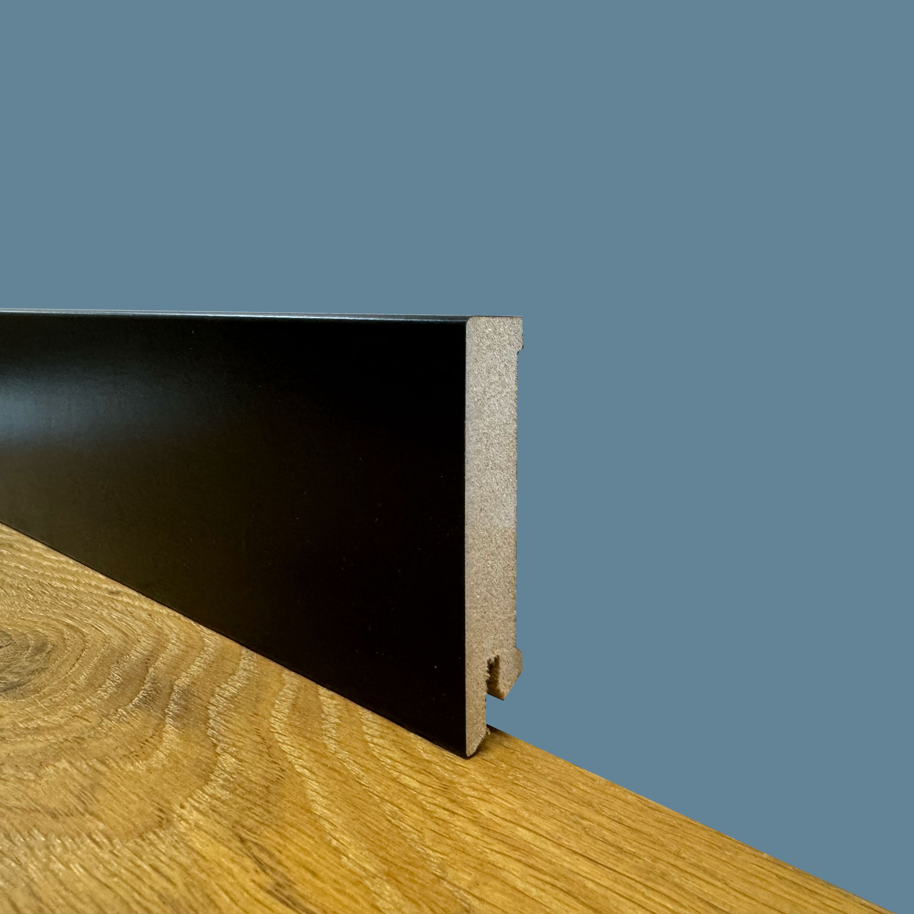 BATTISCOPA ZOCCOLINO SQUADRATO in FIBRA DI LEGNO COMPATTA 80X15 NERO (TOTAL BLACK) - Eternal Parquet