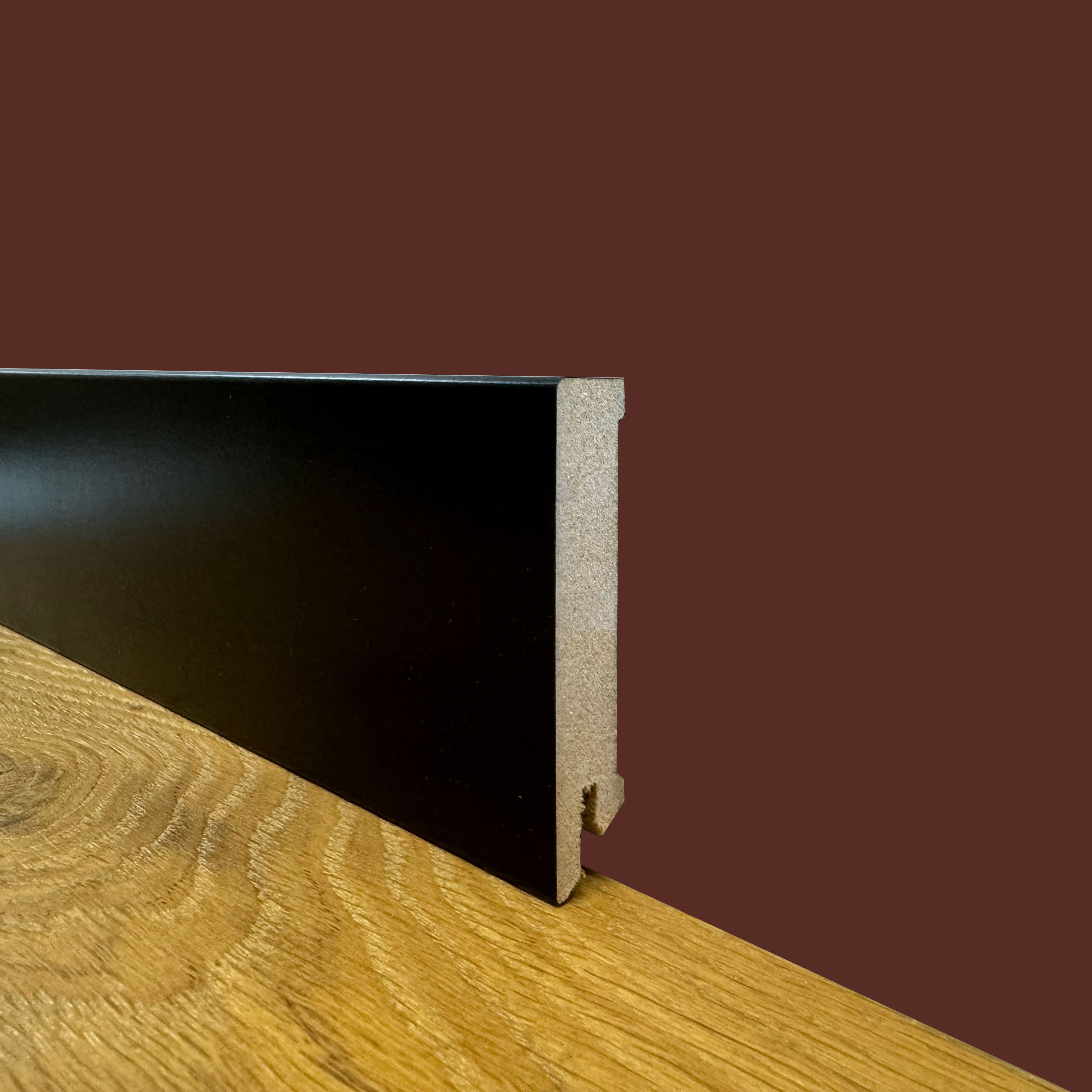 100ml di BATTISCOPA ZOCCOLINO SQUADRATO in FIBRA DI LEGNO COMPATTA 80X15 NERO (TOTAL BLACK) - Eternal Parquet