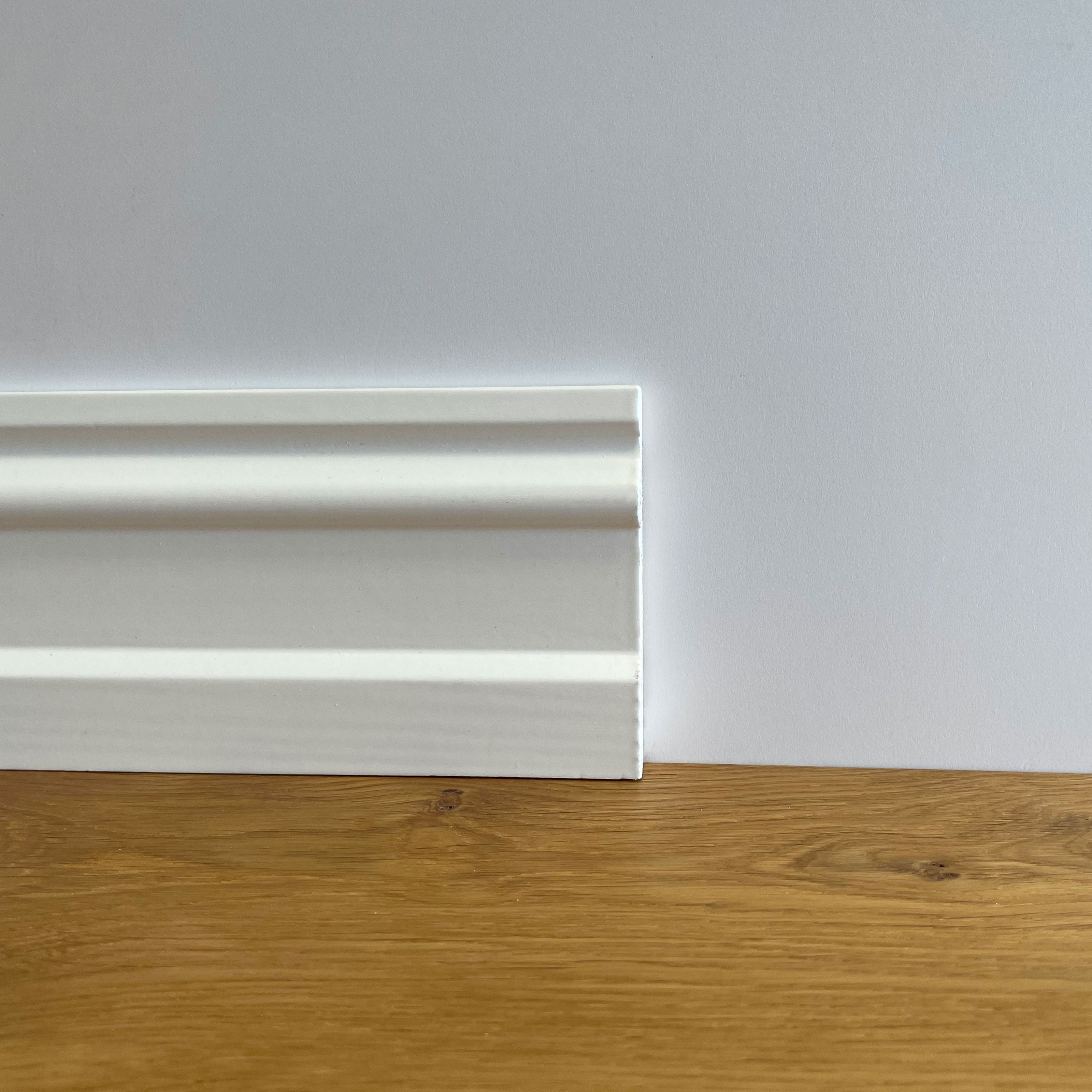 Battiscopa PREMIUM in legno MASSELLO mod. INGLESE 95x15 laccato bianco liscio (prezzo al metro) - Eternal Parquet