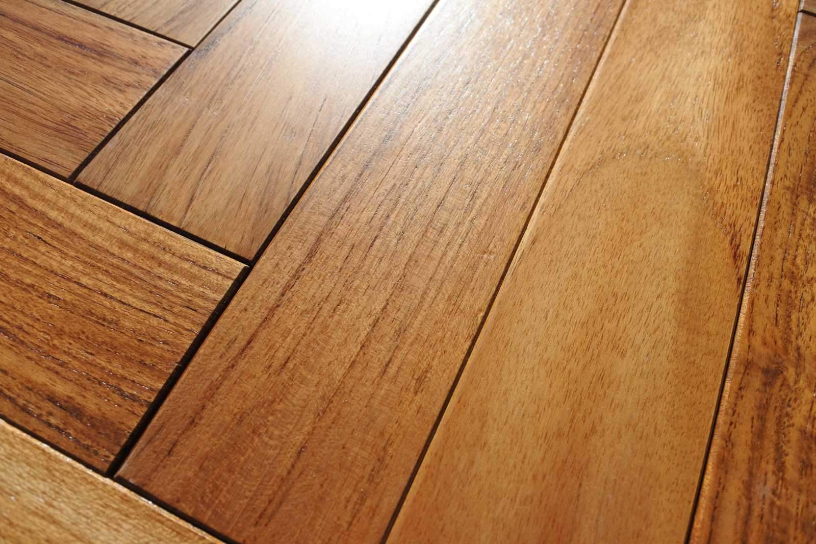 Parquet prefinito Massiccio in teak asia Finitura Vernice PRIMA SCELTA 10x60x360 microbisellato verniciato satinato a poro aperto posa anche a spina di pesce
