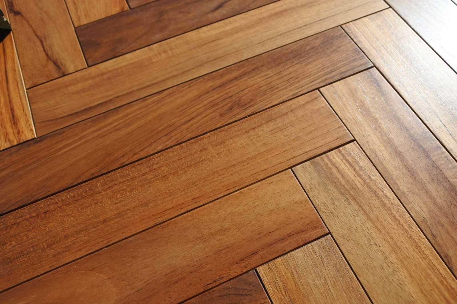 Parquet prefinito Massiccio in teak asia Finitura Vernice PRIMA SCELTA 10x60x360 microbisellato verniciato satinato a poro aperto posa anche a spina di pesce