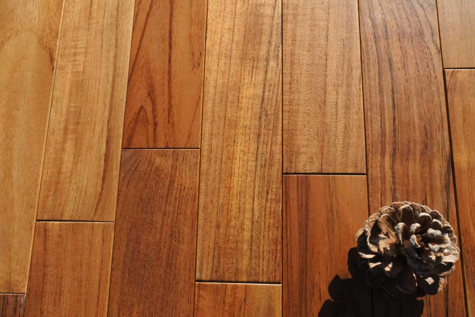 Parquet prefinito Massiccio in teak asia Finitura Vernice PRIMA SCELTA 10x60x360 microbisellato verniciato satinato a poro aperto posa anche a spina di pesce