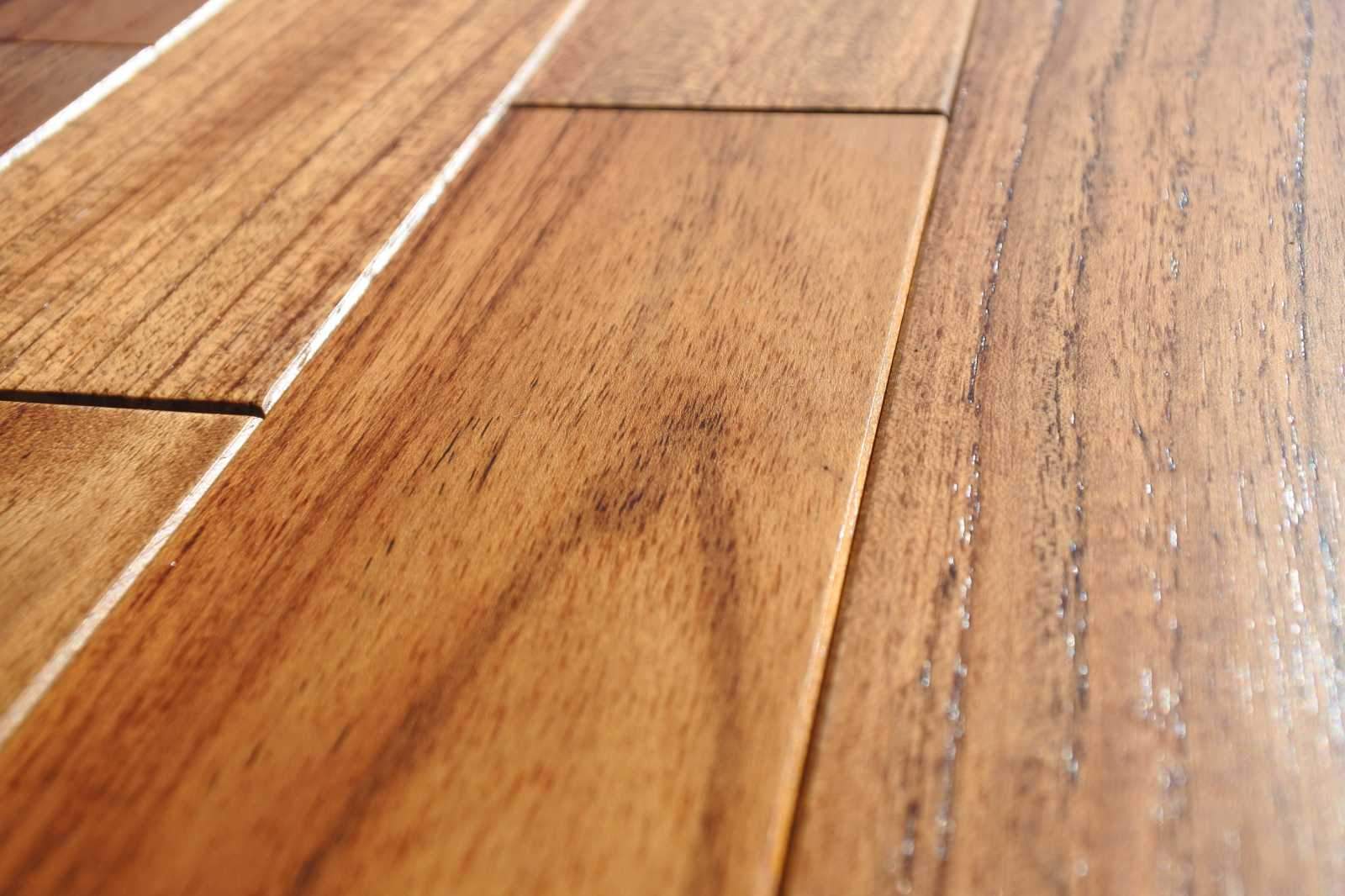 Parquet prefinito Massiccio in teak asia Finitura Vernice PRIMA SCELTA 10x60x360 microbisellato verniciato satinato a poro aperto posa anche a spina di pesce