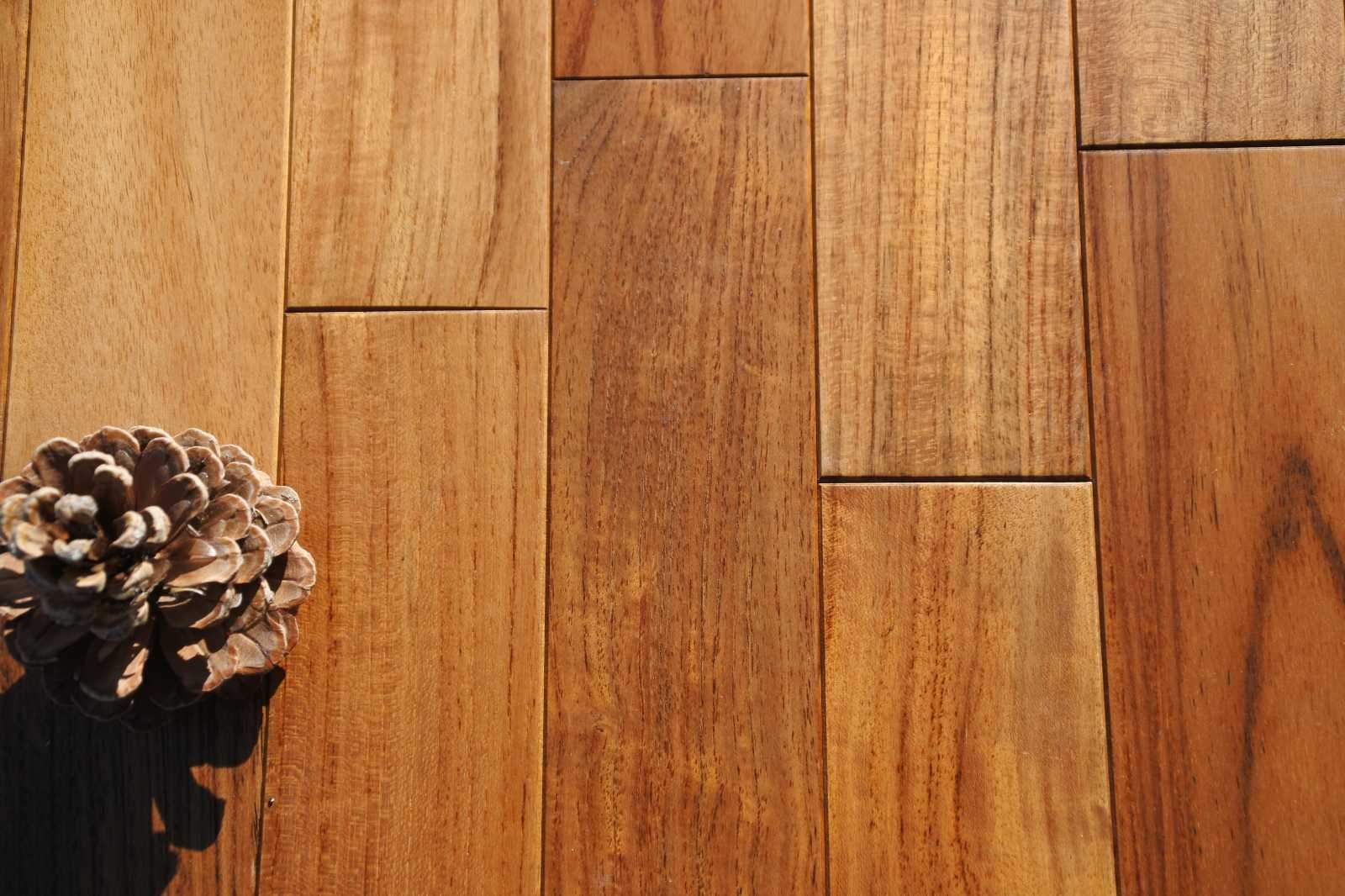 Parquet prefinito Massiccio in teak asia Finitura Vernice PRIMA SCELTA 10x60x360 microbisellato verniciato satinato a poro aperto posa anche a spina di pesce