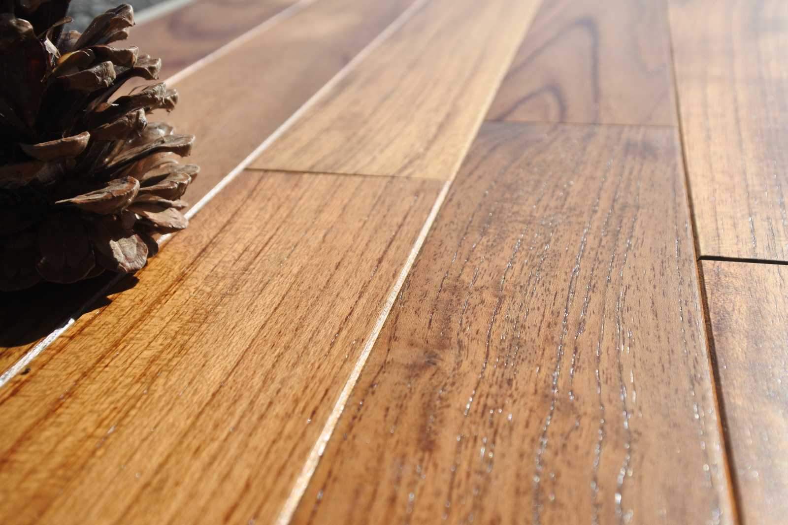 Parquet prefinito Massiccio in teak asia Finitura Vernice PRIMA SCELTA 10x60x360 microbisellato verniciato satinato a poro aperto posa anche a spina di pesce