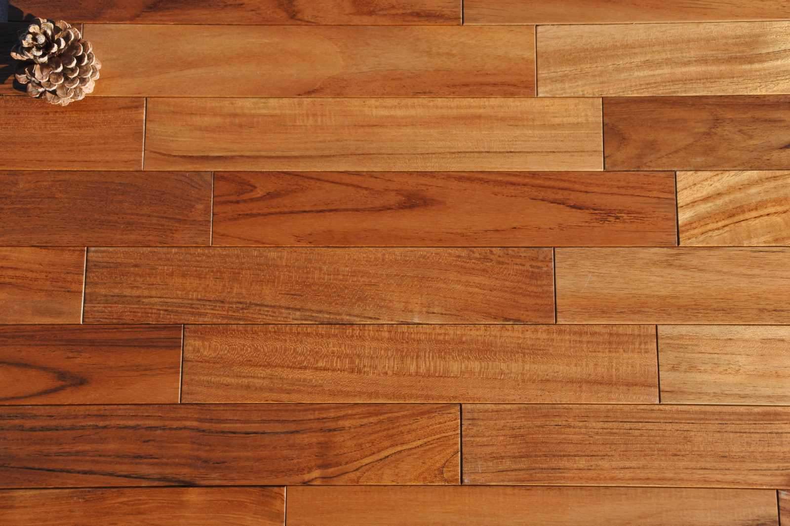 Parquet prefinito Massiccio in teak asia Finitura Vernice PRIMA SCELTA 10x60x360 microbisellato verniciato satinato a poro aperto posa anche a spina di pesce