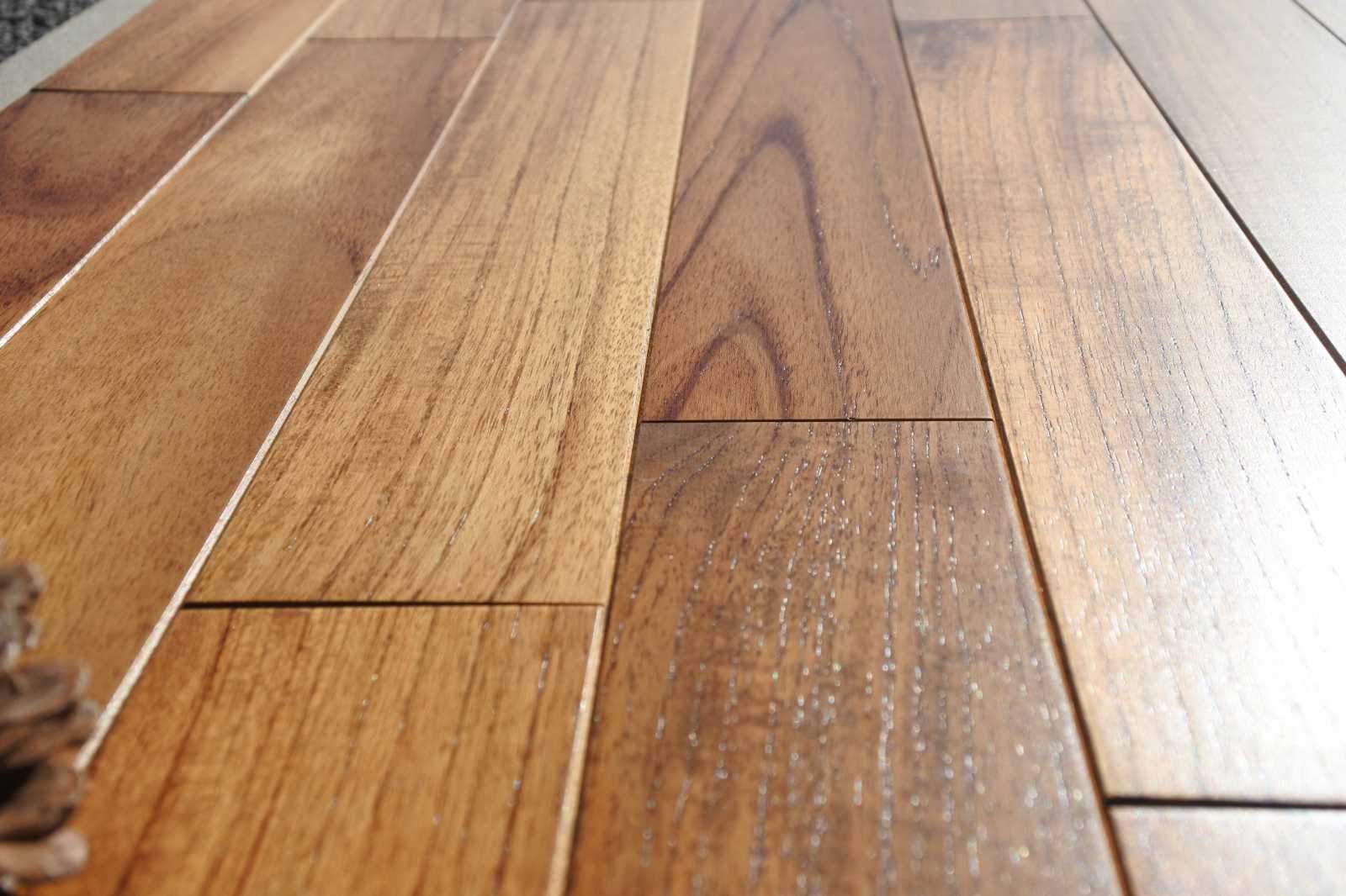 Parquet prefinito Massiccio in teak asia Finitura Vernice PRIMA SCELTA 10x60x360 microbisellato verniciato satinato a poro aperto posa anche a spina di pesce