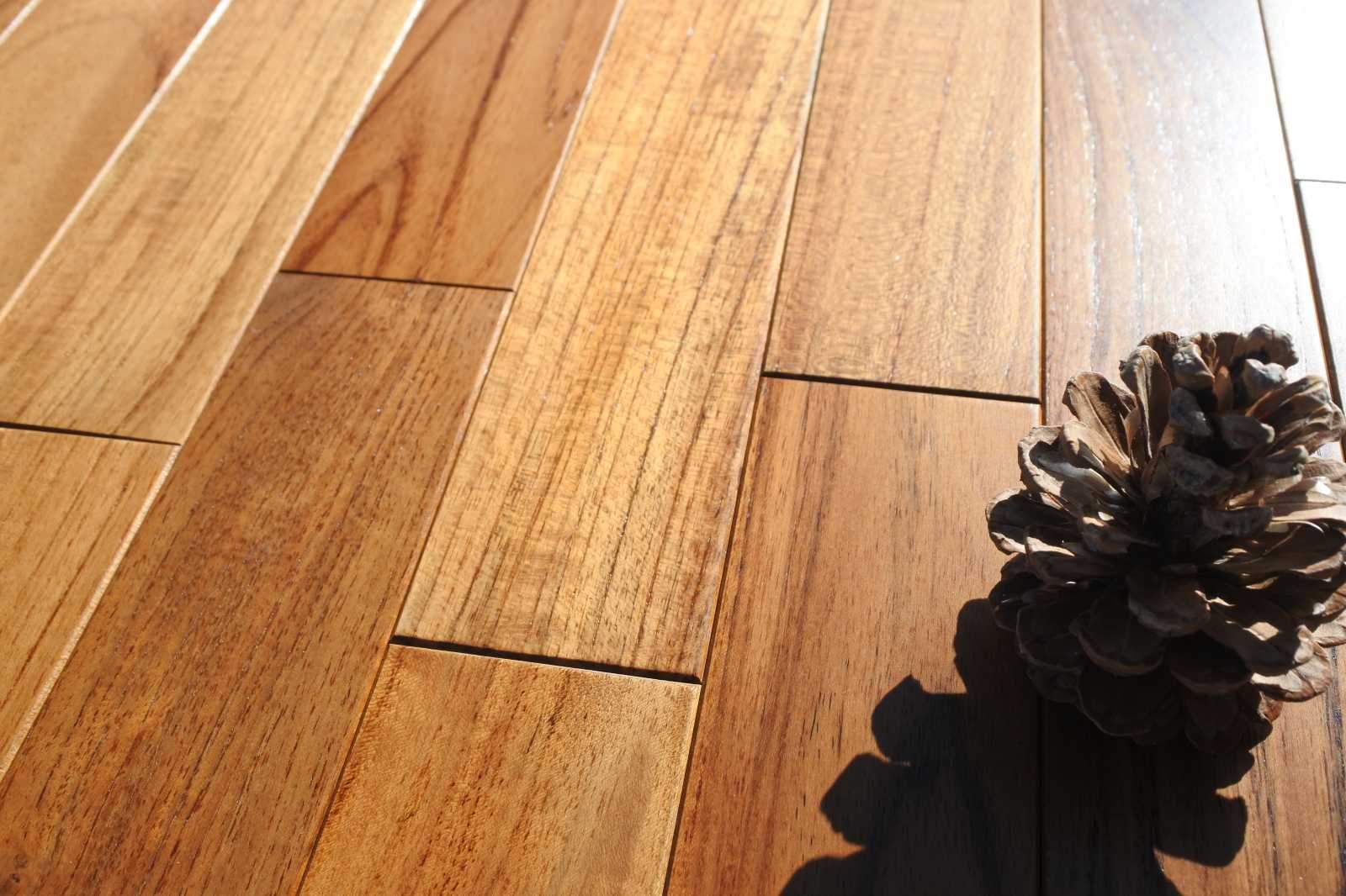 Parquet prefinito Massiccio in teak asia Finitura Vernice PRIMA SCELTA 10x60x360 microbisellato verniciato satinato a poro aperto posa anche a spina di pesce