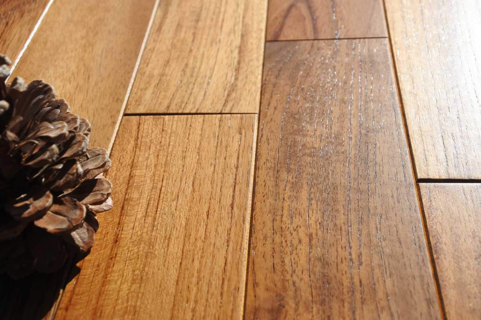 Parquet prefinito Massiccio in teak asia Finitura Vernice PRIMA SCELTA 10x60x360 microbisellato verniciato satinato a poro aperto posa anche a spina di pesce