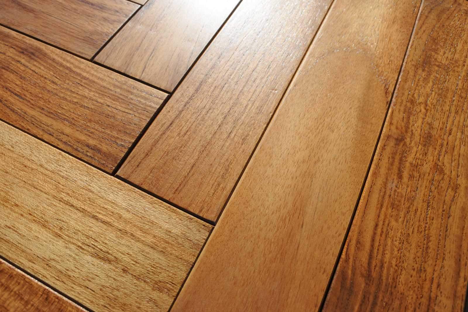 Parquet prefinito Massiccio in teak asia Finitura Vernice PRIMA SCELTA 10x60x360 microbisellato verniciato satinato a poro aperto posa anche a spina di pesce