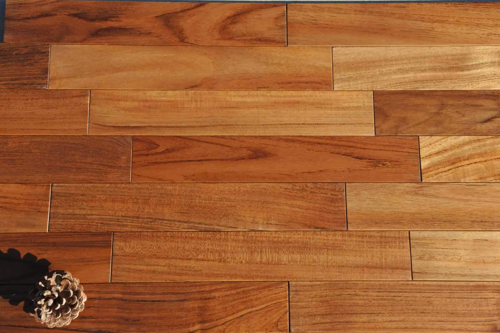 Parquet prefinito Massiccio in teak asia Finitura Vernice PRIMA SCELTA 10x60x360 microbisellato verniciato satinato a poro aperto posa anche a spina di pesce