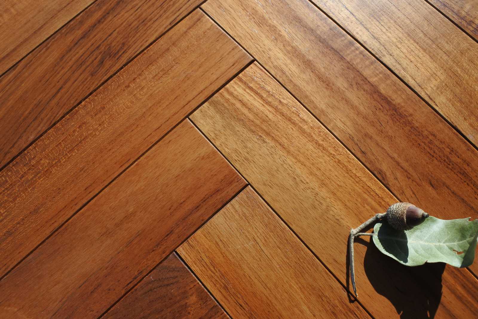 Parquet prefinito Massiccio in teak asia Finitura Vernice PRIMA SCELTA 10x60x360 microbisellato verniciato satinato a poro aperto posa anche a spina di pesce