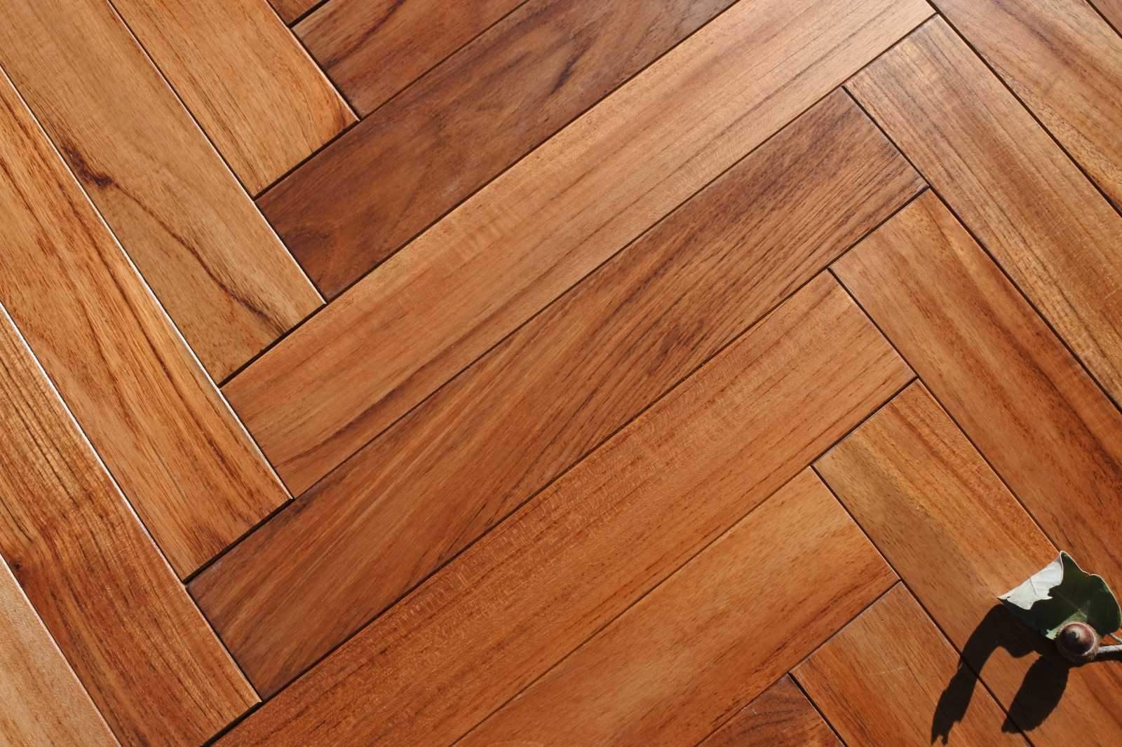 Parquet prefinito Massiccio in teak asia Finitura Vernice PRIMA SCELTA 10x60x360 microbisellato verniciato satinato a poro aperto posa anche a spina di pesce