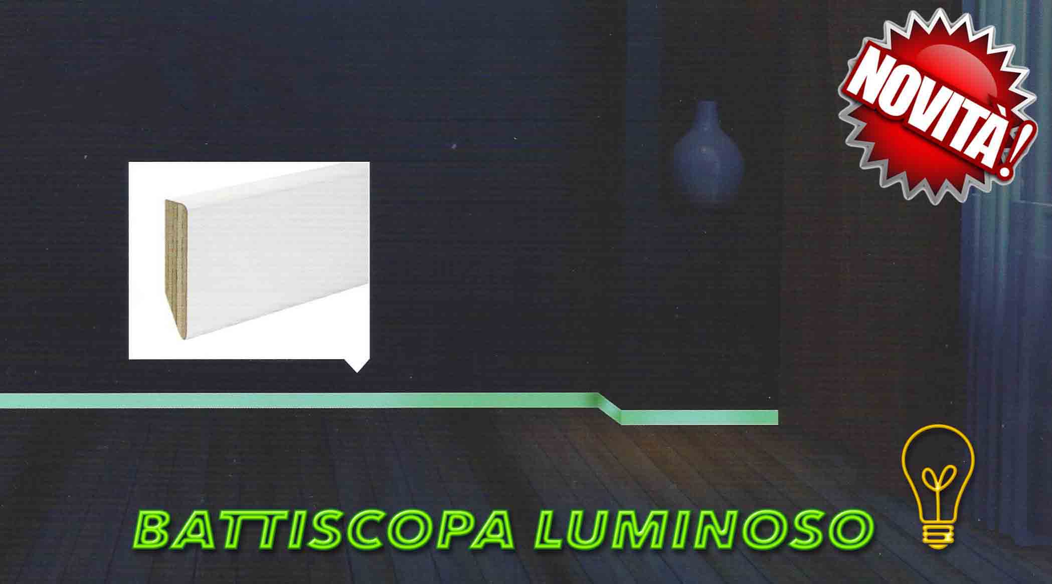 ML 24 di Battiscopa "luminoso" autoilluminante in legno taglio quadro laccato bianco 80x13 , si accende di notte per indicare il cammino, grande effetto scenico sulle scale.