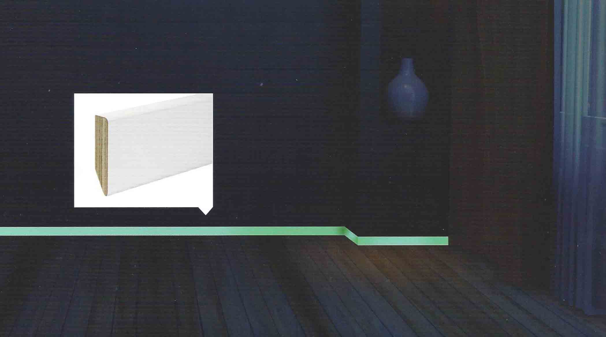 ML 24 di Battiscopa "luminoso" autoilluminante in legno taglio quadro laccato bianco 80x13 , si accende di notte per indicare il cammino, grande effetto scenico sulle scale.