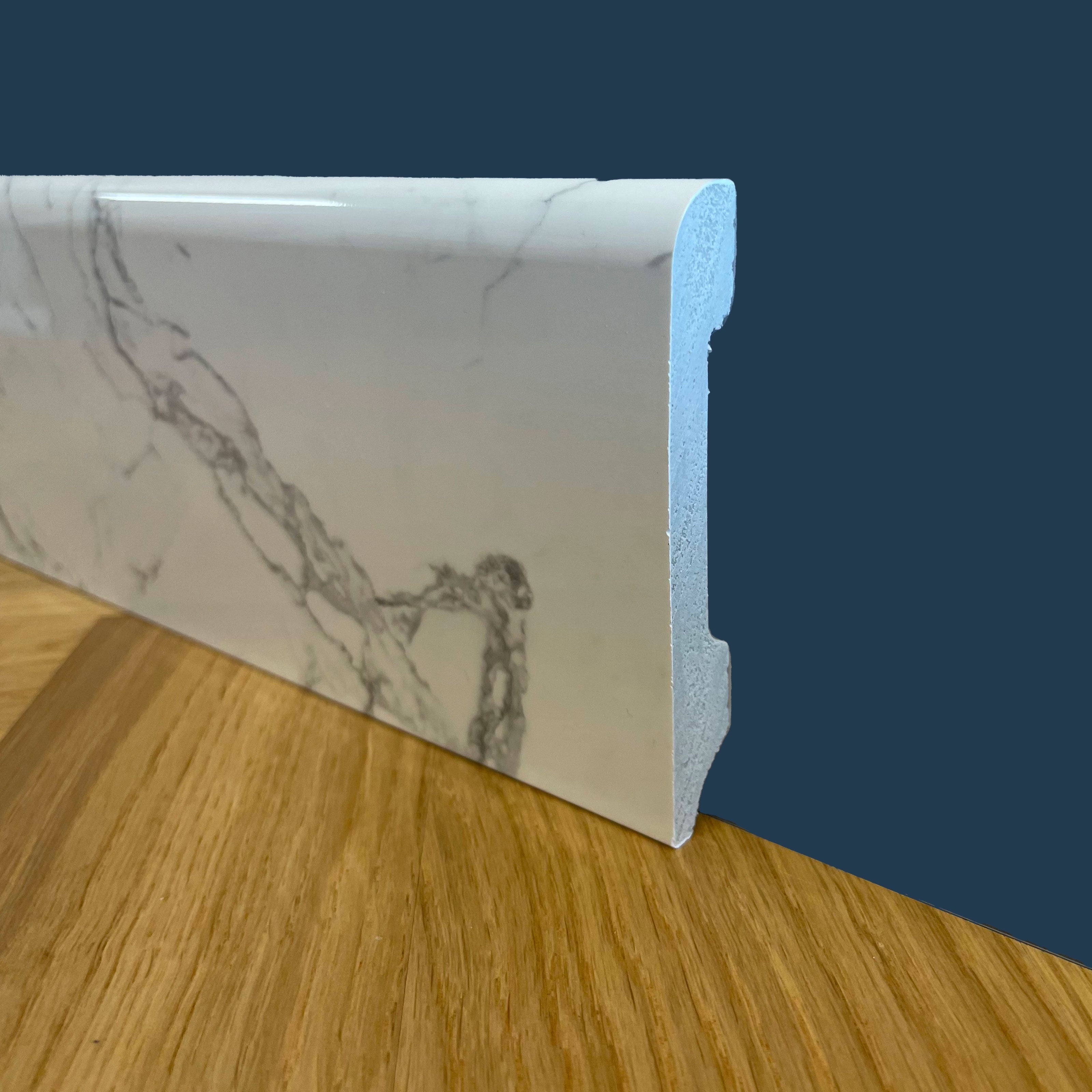 Bancale da 104ml di Battiscopa BC Lucido MARMO CARRARA 85x14x2000mm in POLIMERI - Eternal Parquet