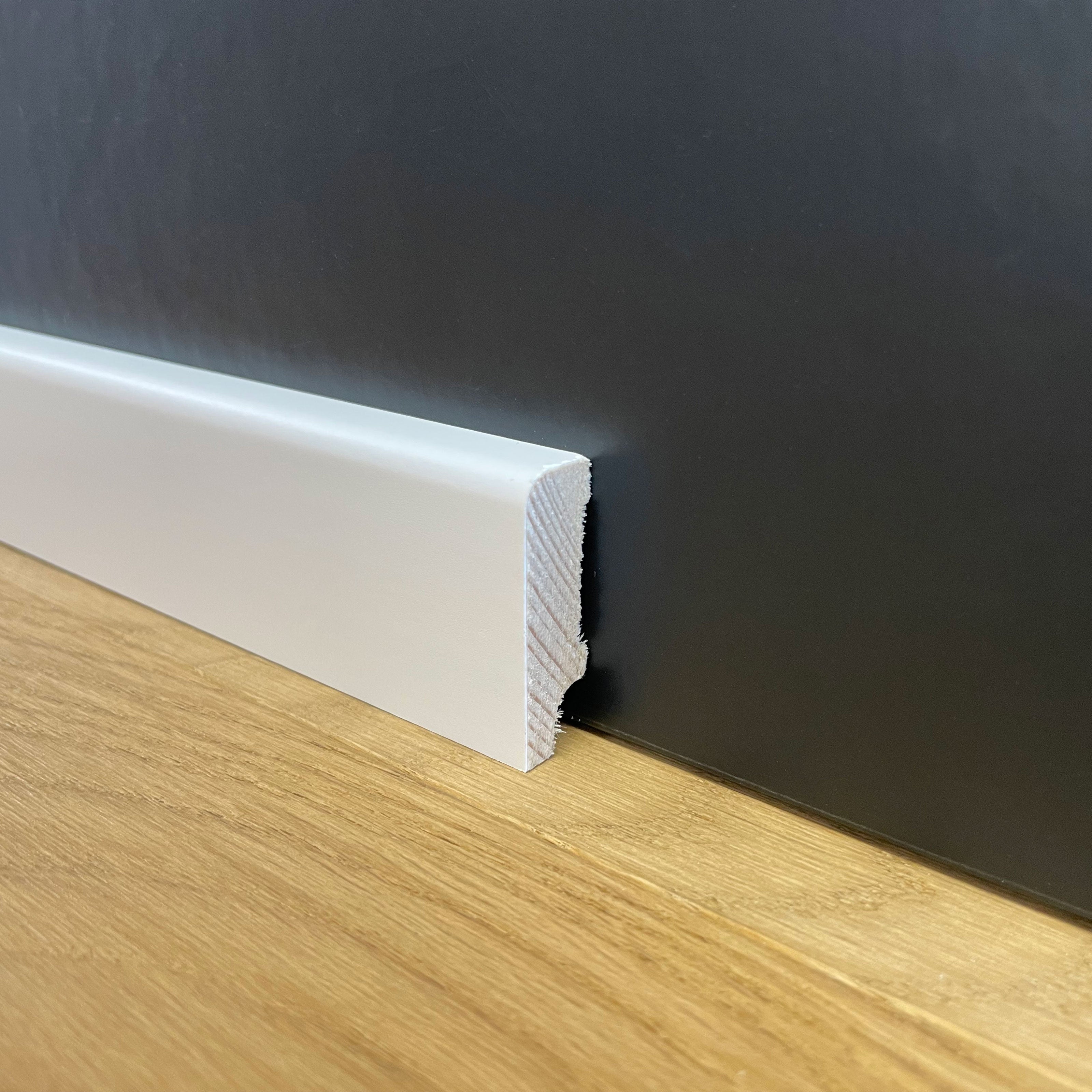 Bancale da 96ML di BATTISCOPA ZOCCOLINO in legno MASSELLO di ABETE 40X12 Squadrato bianco - Eternal Parquet