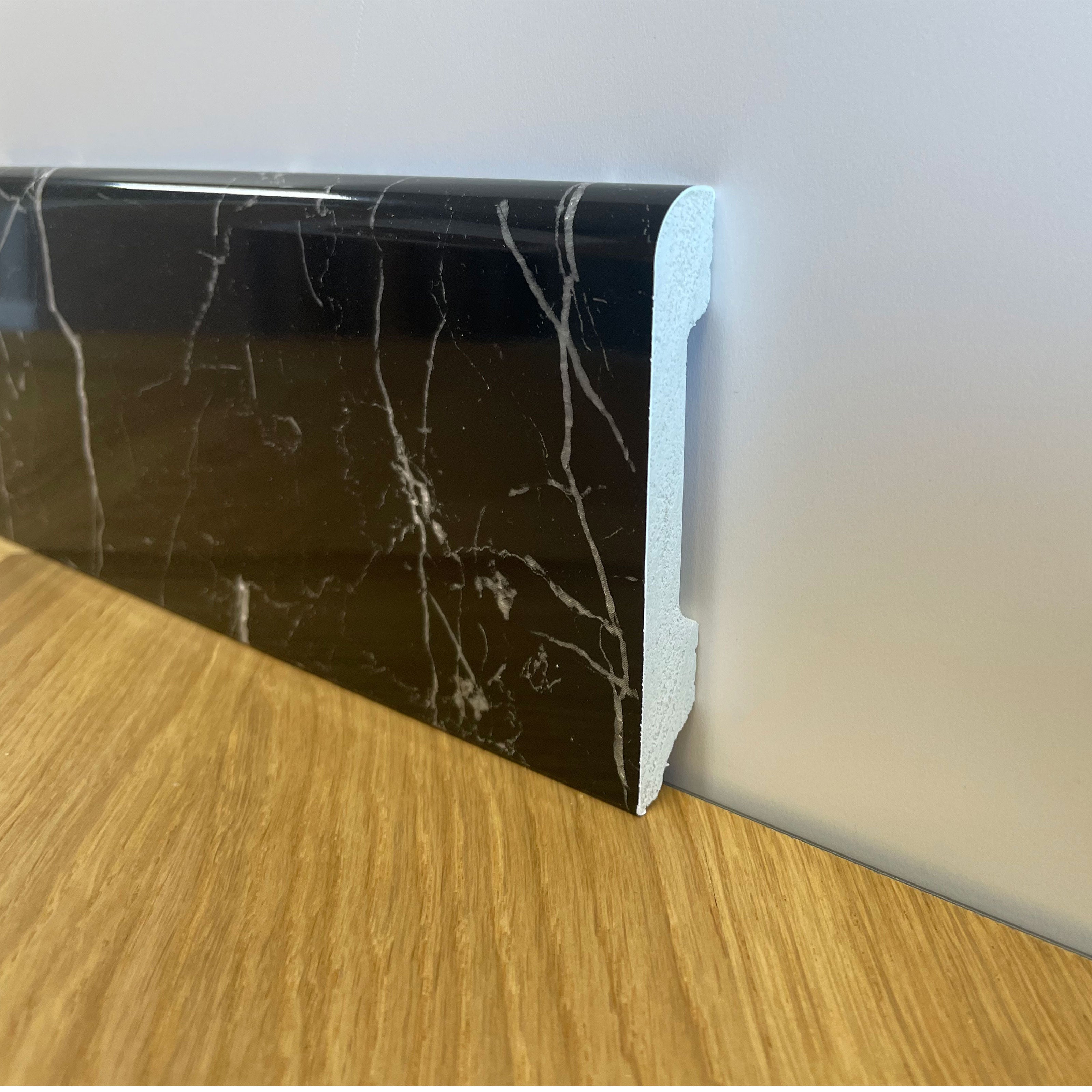 Battiscopa BC Lucido NERO MARQUINA 85x14x2000mm in POLIMERI - Polistrutturato - Eternal Parquet