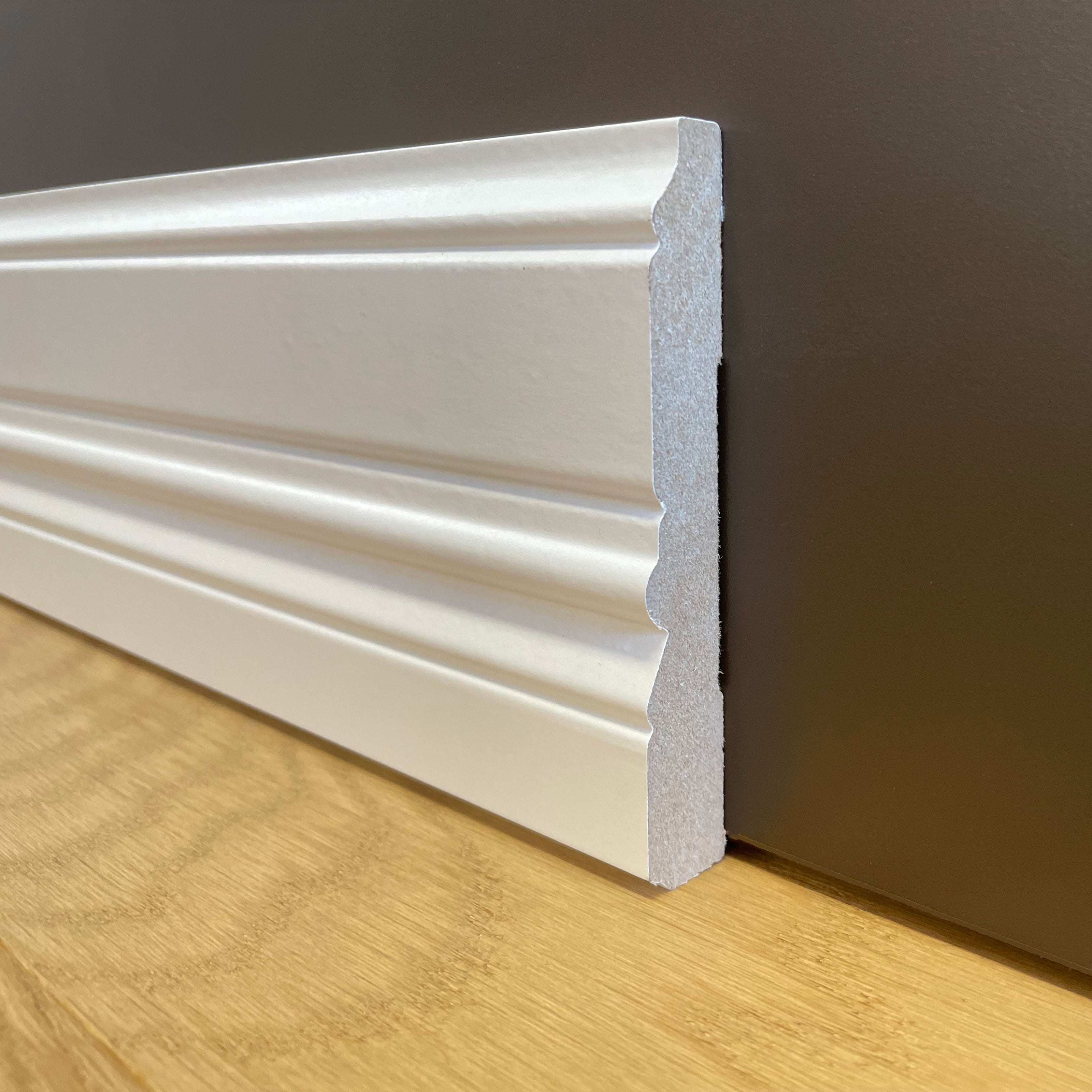 BATTISCOPA ZOCCOLINO COLONIALE in FIBRA DI LEGNO COMPATTA 112X18 BIANCO - Eternal Parquet