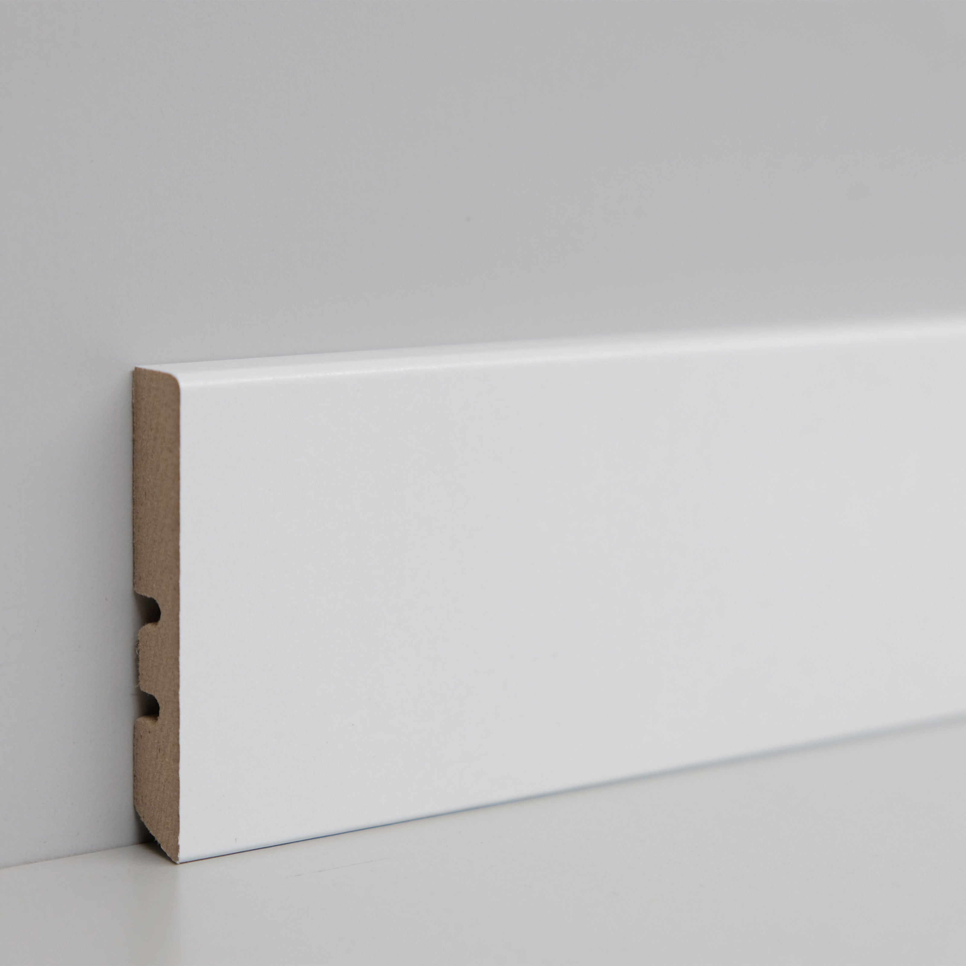 BATTISCOPA ZOCCOLINO SQUADRATO BASSO in FIBRA DI LEGNO COMPATTA 10X56 BIANCO (PREZZO AL METRO LINEARE) - Eternal Parquet