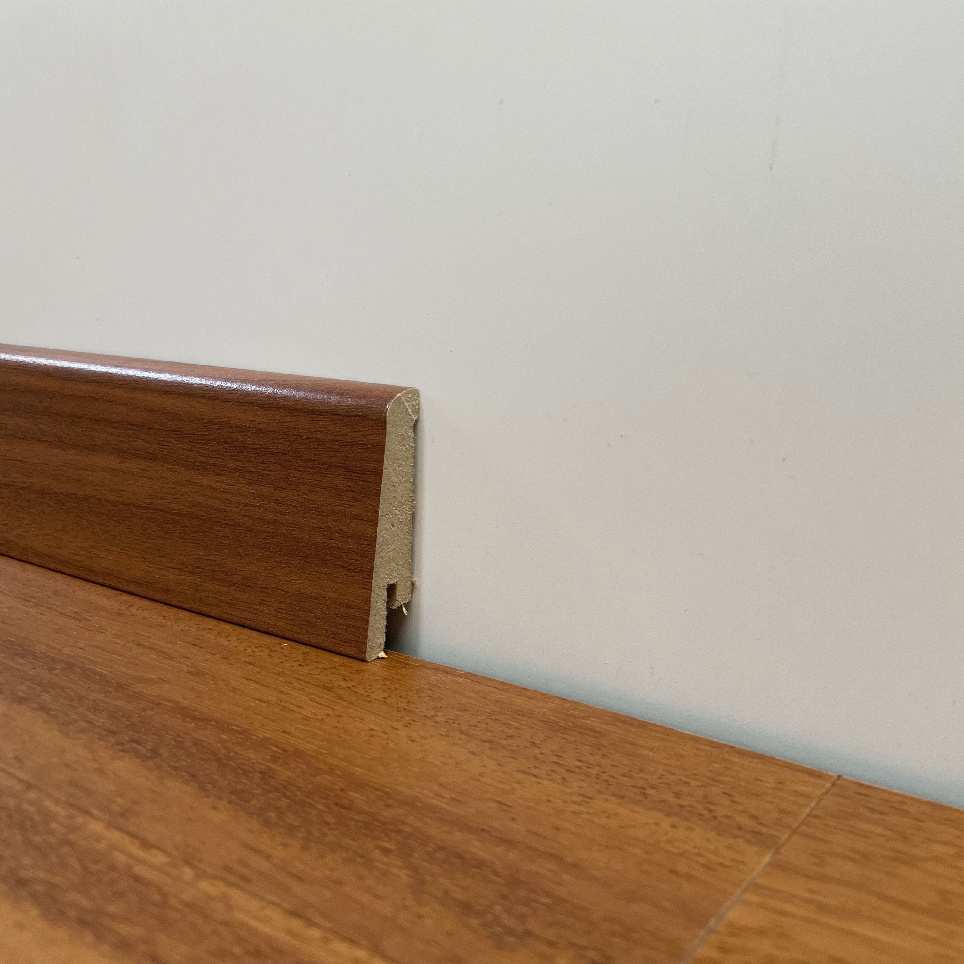 €1,69 - BATTISCOPA ZOCCOLINO in FIBRA DI LEGNO 60x15 Vari decori, Parquet, Laminati, SPC, LVT Eternal Parquet