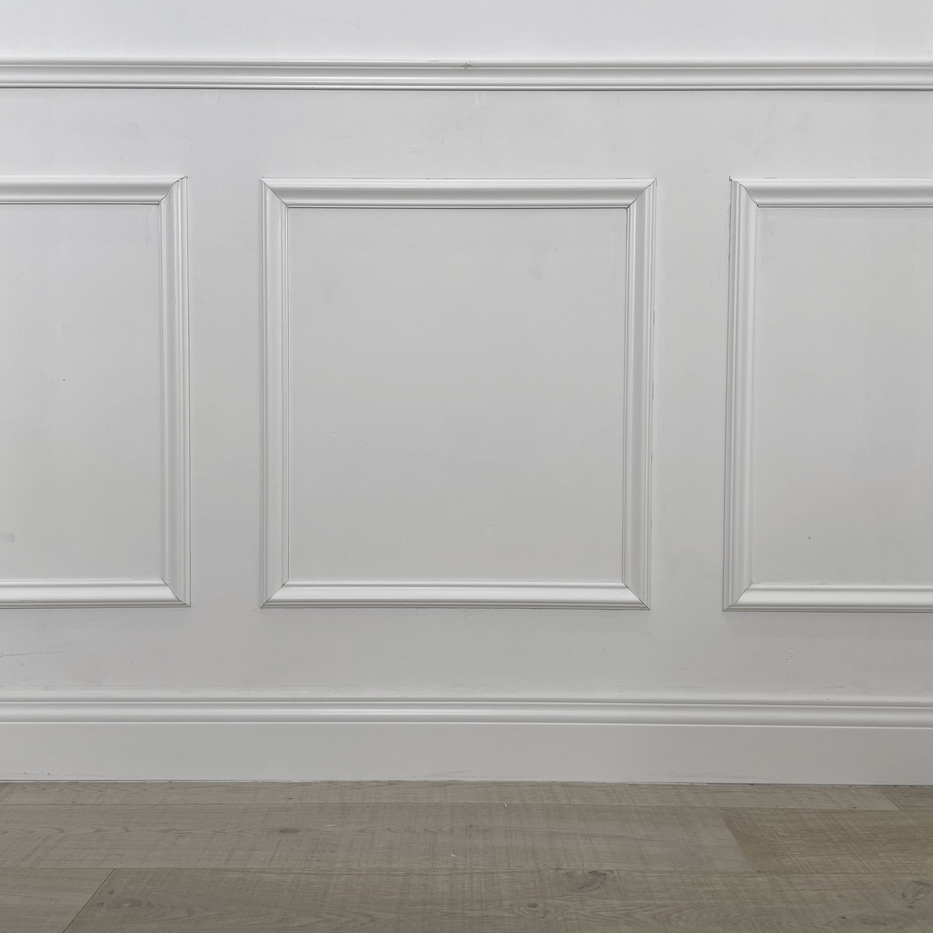 2 metri lineari di Boiserie in legno MASSICCIO di Ayous laccato bianco tutto incluso (200Lx100Hcm) - Eternal Parquet