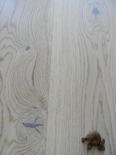 Maxilistone prefinito EKO SUBLIME PLANK mod.WINTER 139x14x2200 in rovere Sbiancato liscio verniciato eco con nodi stuccati e bisellatura 2 lati - Eternal Parquet