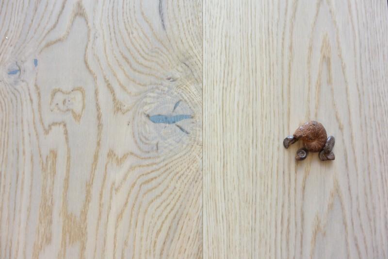 Maxilistone prefinito EKO SUBLIME PLANK mod.WINTER 139x14x2200 in rovere Sbiancato liscio verniciato eco con nodi stuccati e bisellatura 2 lati - Eternal Parquet