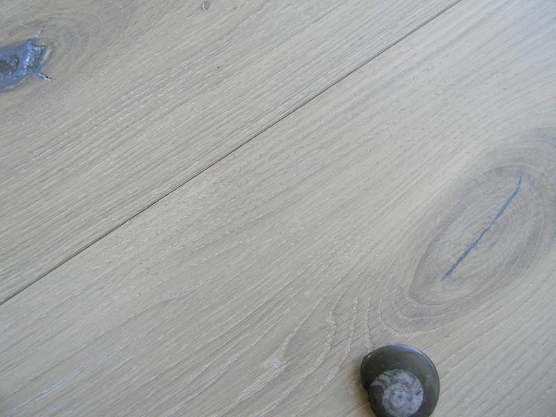 Maxilistone prefinito MULTILARGHEZZA 139/181/221x14x2200 EKO SUBLIME PLANK mod.WINTRY in rovere Sbiancato Spazzolato oliato eco con nodi stuccati e bisellatura 2 lati - Eternal Parquet