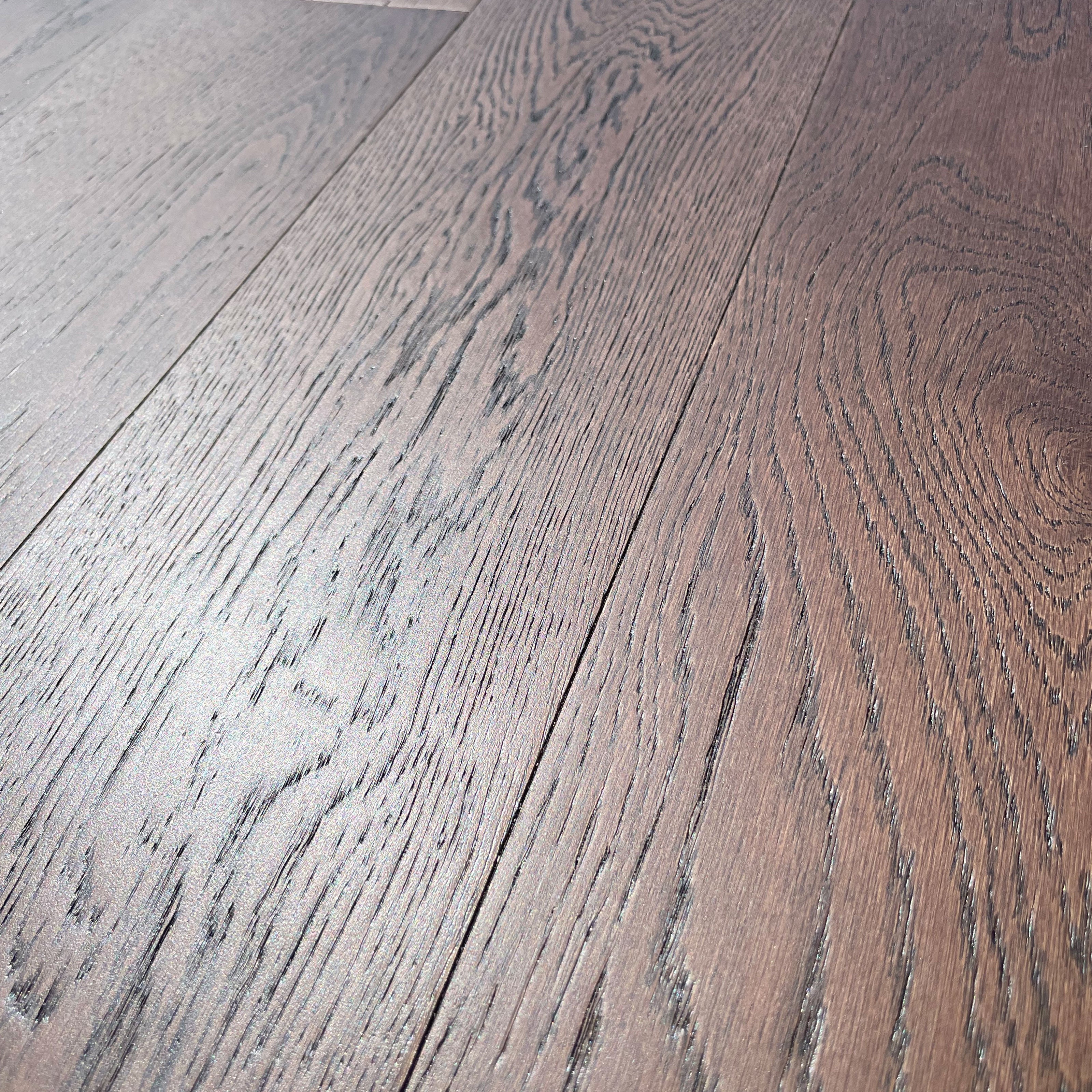 Pavimento in legno di rovere prefinito verniciato spazz. 10x125x900 linea PLANET mod. CAVES - Eternal Parquet