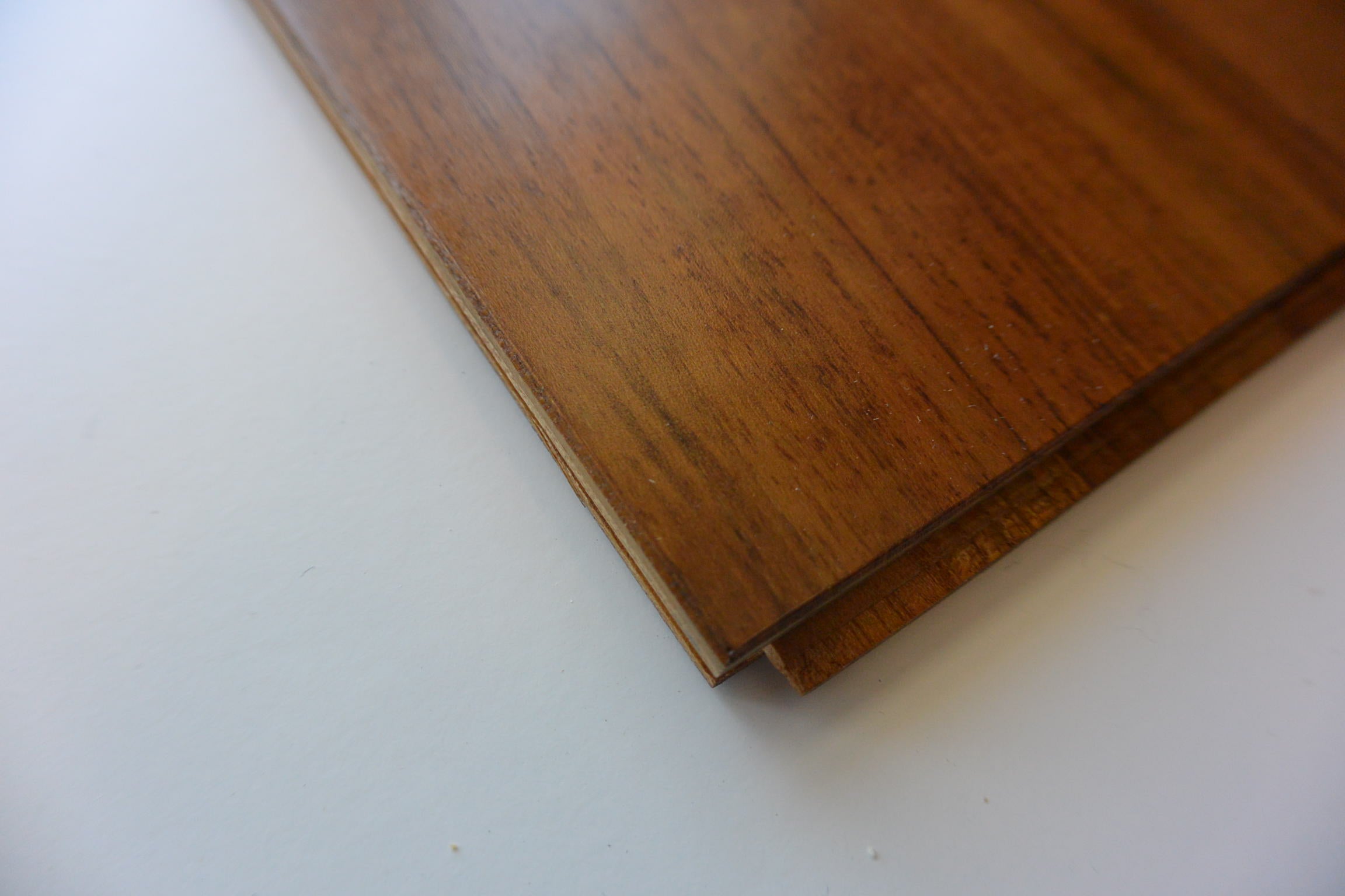 Listone prefinito massiccio in TEAK ASIA di primissima scelta finitura semilucida ECO microbisellato 10x95x600/900 incollato - Eternal Parquet