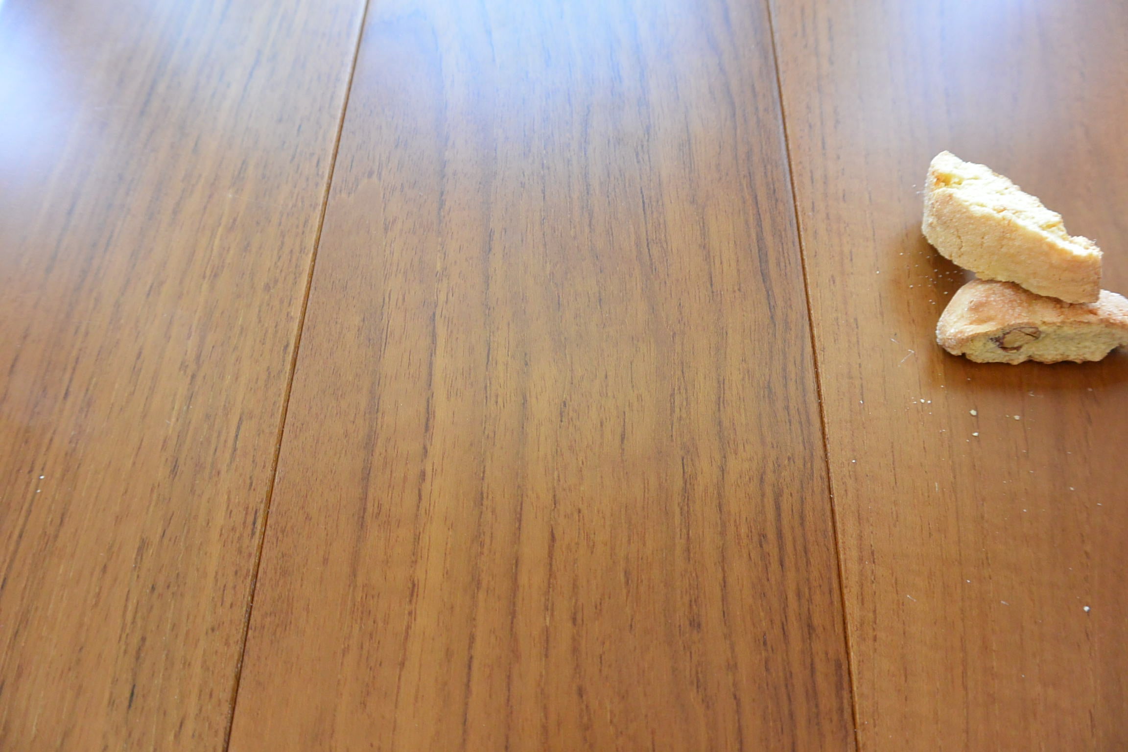 Listone prefinito massiccio in TEAK ASIA di primissima scelta finitura semilucida ECO microbisellato 10x95x600/900 incollato - Eternal Parquet