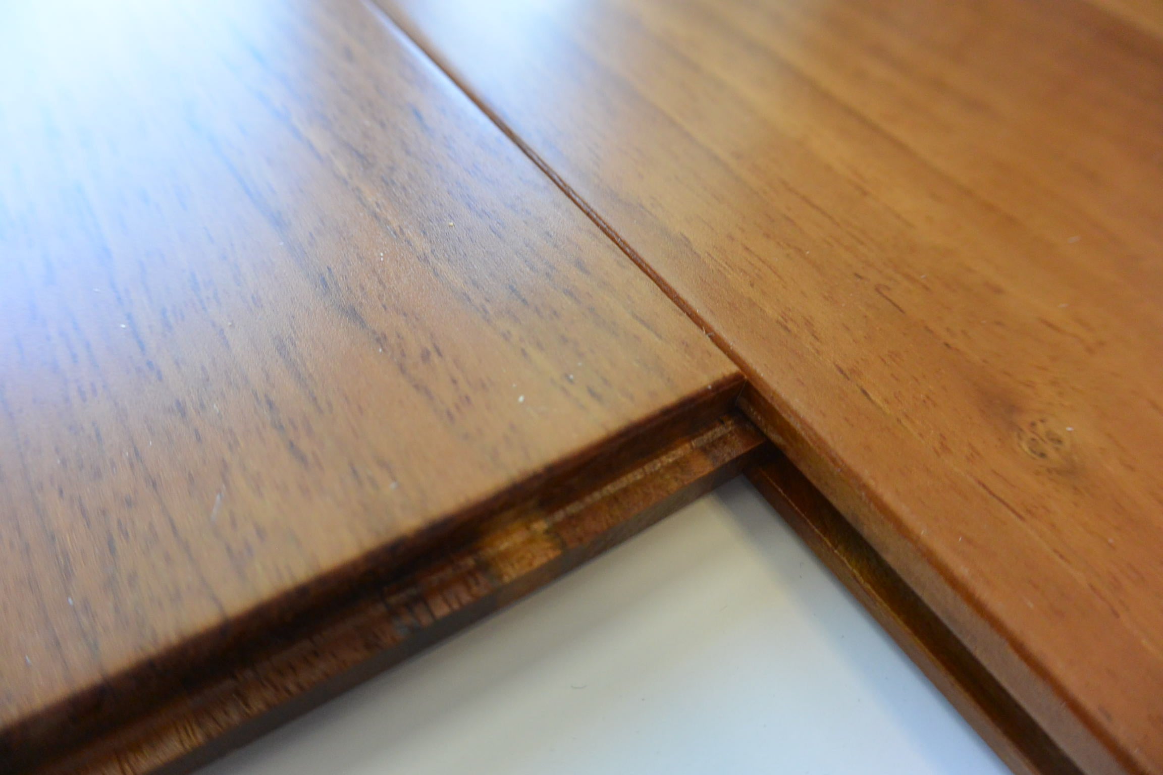 Listone prefinito massiccio in TEAK ASIA di primissima scelta finitura semilucida ECO microbisellato 10x95x600/900 incollato - Eternal Parquet