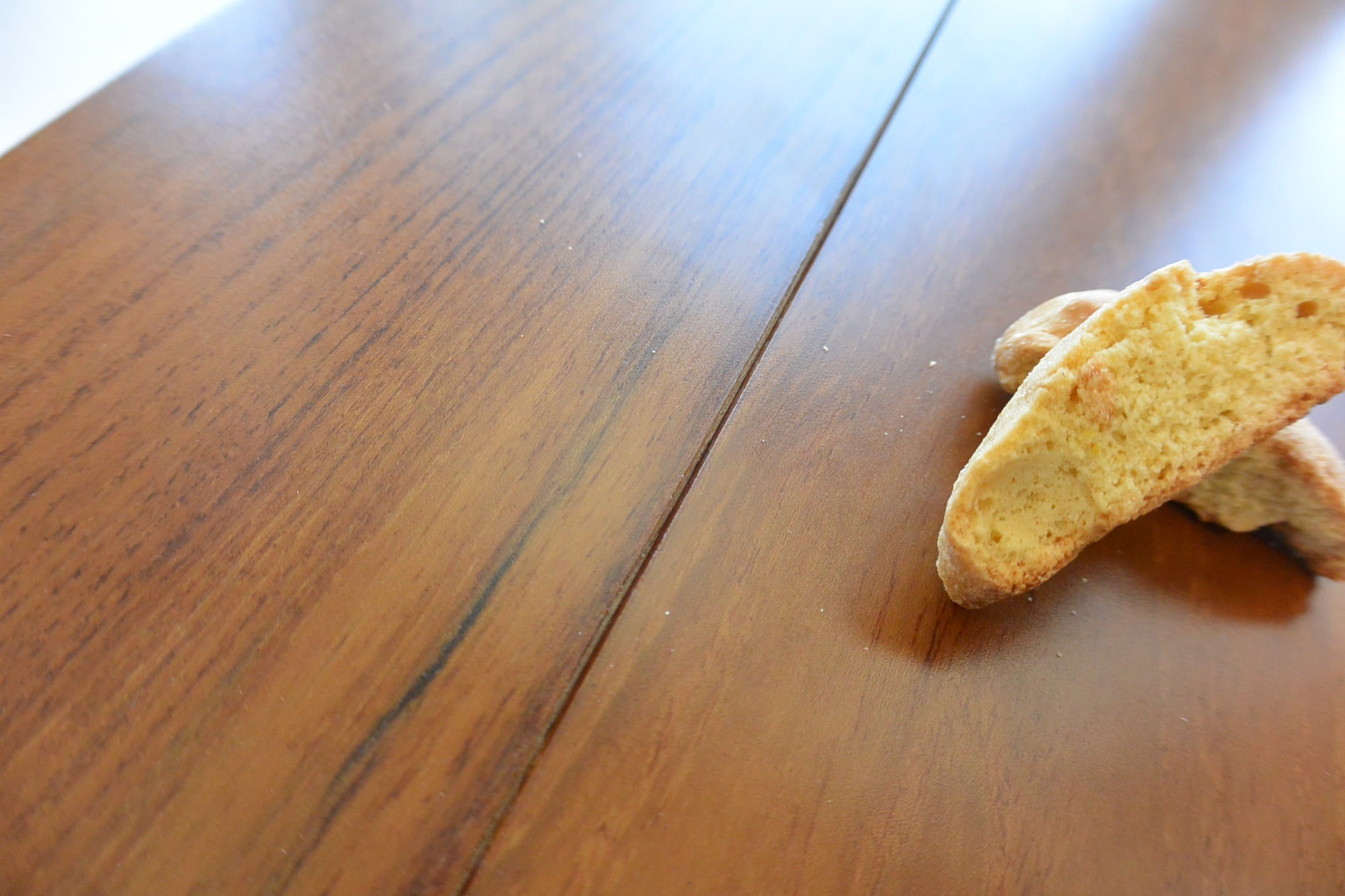 Listone prefinito massiccio in TEAK ASIA di primissima scelta finitura semilucida ECO microbisellato 10x95x600/900 incollato - Eternal Parquet