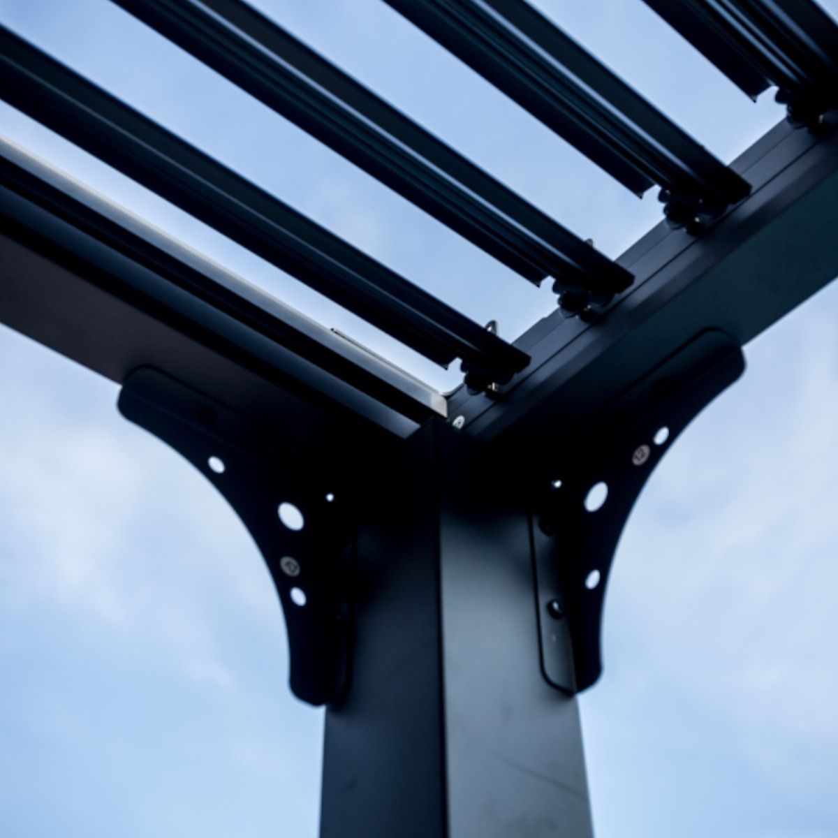 Pergola Bioclimatica In Alluminio Apertura Manuale Ripara Sole Pioggia 360x300cm - Eternal Parquet