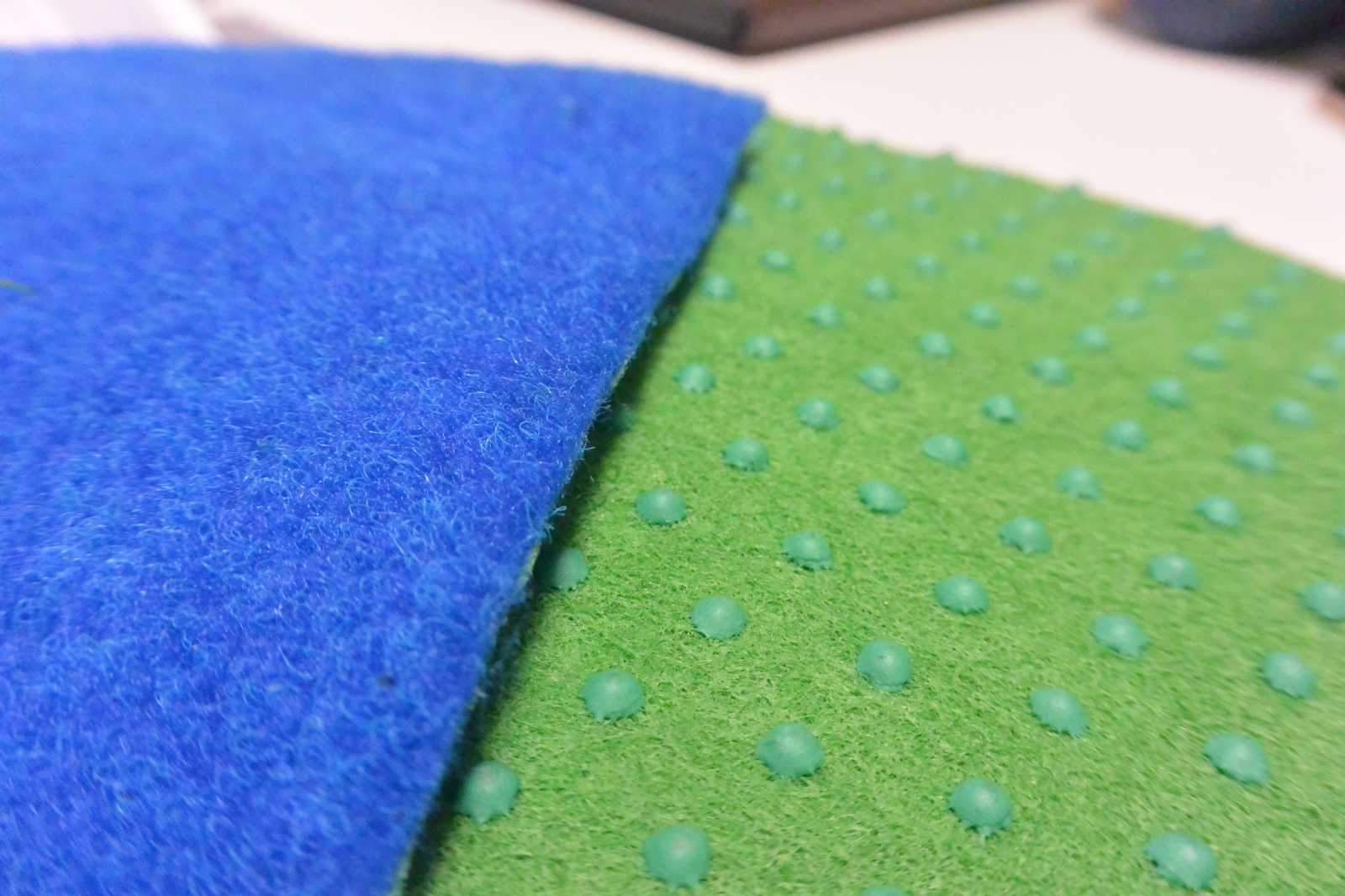 Moquette Pavimento agugliato ROTOLO DA 60 METRI QUADRATI idoneo per esterno da 8mm con peduncoli per il drenaggio ed il grip, adatto a barche, piscine, terrazzi, giardini, piazzali, fiere. BLU e VERDE - Eternal Parquet